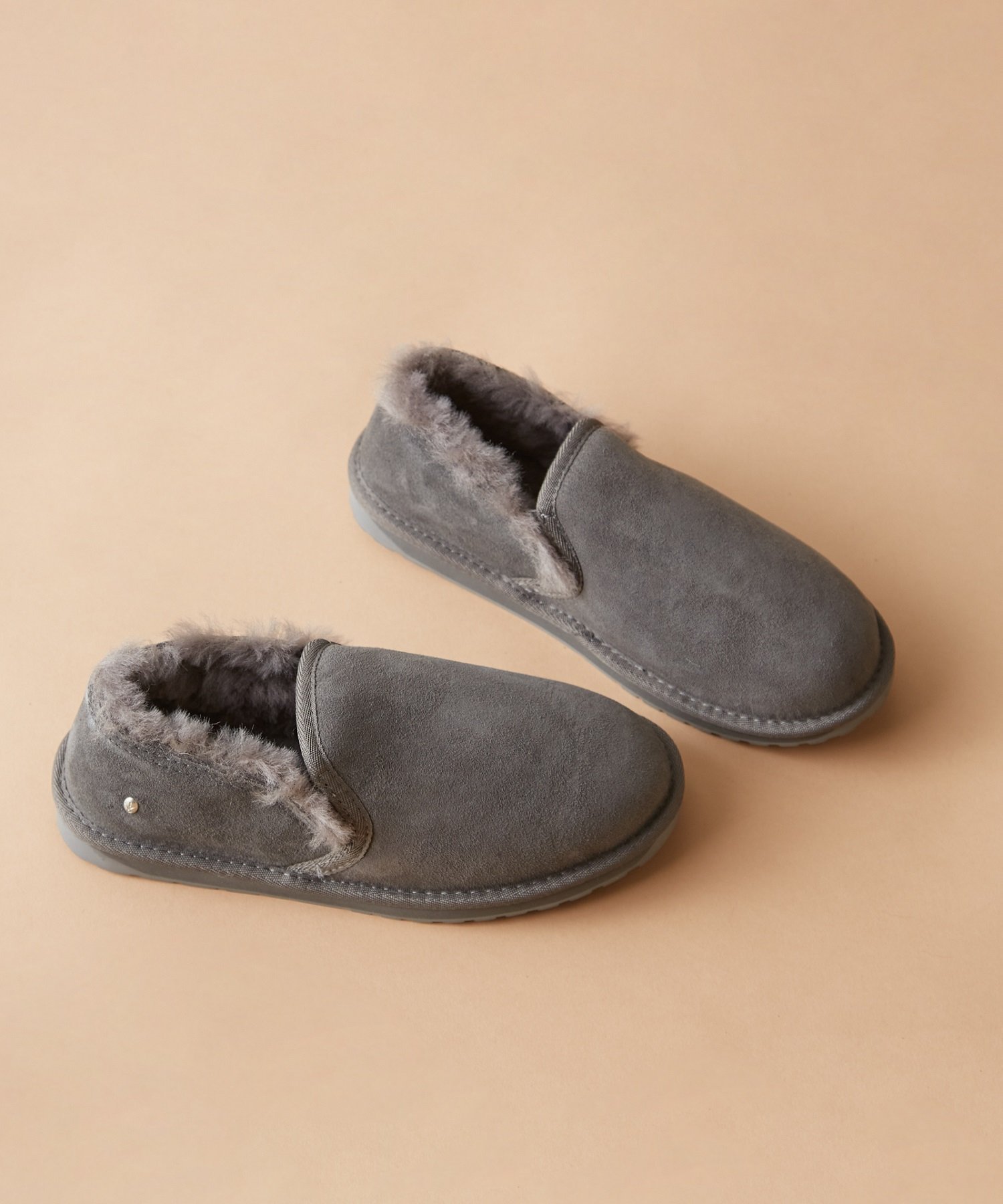 【エミュ オーストラリア/EMU Australia】の【EMU Australia/エミュ オーストラリア】ムートンスリッポン Stinger Reef インテリア・キッズ・メンズ・レディースファッション・服の通販 founy(ファニー) 　ファッション　Fashion　レディースファッション　Fashion for Women　秋　Autumn　ショート　Short, Short Length　スニーカー　Sneakers, Trainers　スリッポン　Slip-On, Loafer　タオル　Towel, Bath Towel　人気　Popular, Best Seller　ムートン　Shearling, Mouton　メタル　Metal, Metal Parts　モコモコ　Fuzzy, Fluffy　楽ちん　Easy Fit, Comfortable　冬　Winter / This Winter　Charcoal|ID: prp329100004736587 ipo3291000000034932252