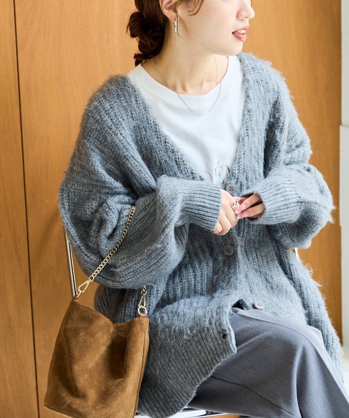 【フリークスストア/FREAK'S STORE】の限定展開 カラー シャギー Vネック ニット カーディガン 25AW インテリア・キッズ・メンズ・レディースファッション・服の通販 founy(ファニー) 　ファッション　Fashion　レディースファッション　Fashion for Women　トップス・カットソー　Cut & Sew Tops　ニット　Knit Tops & Sweaters　カーディガン・羽織り　Layered Style Cardigans　Vネックトップス　V-Neck Tops / V-Cut Neckline Shirts　秋　Autumn　カーディガン　Cardigan, Knitwear　ショルダー　Shoulder, Shoulder Strap　ショート　Short, Short Length　スラックス　Slacks, Dress Pants　ドロップ　Drop Shoulder, Dropped Style　人気　Popular, Best Seller　フェミニン　Feminine, Girly　フレア　Flare, Flared　ベーシック　Basic, Essential　ボトム　Bottoms, Lower Wear　リラックス　Relax, Relaxed Fit　A/W・秋冬　Autumn/Winter　冬　Winter / This Winter　プチプライス・低価格　Affordable / Budget Price　おすすめ　Recommended / Our Picks　2025年　2025　2025-2026秋冬・A/W　Autumn/Winter 2025–26 AW25–26　グレー|ID: prp329100004736595 ipo3291000000034214806