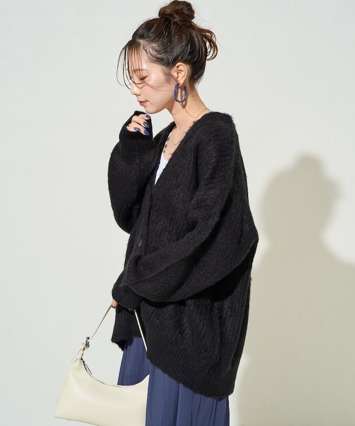 【フリークスストア/FREAK'S STORE】の限定展開 カラー シャギー Vネック ニット カーディガン 25AW インテリア・キッズ・メンズ・レディースファッション・服の通販 founy(ファニー) 　ファッション　Fashion　レディースファッション　Fashion for Women　トップス・カットソー　Cut & Sew Tops　ニット　Knit Tops & Sweaters　カーディガン・羽織り　Layered Style Cardigans　Vネックトップス　V-Neck Tops / V-Cut Neckline Shirts　秋　Autumn　カーディガン　Cardigan, Knitwear　ショルダー　Shoulder, Shoulder Strap　ショート　Short, Short Length　スラックス　Slacks, Dress Pants　ドロップ　Drop Shoulder, Dropped Style　人気　Popular, Best Seller　フェミニン　Feminine, Girly　フレア　Flare, Flared　ベーシック　Basic, Essential　ボトム　Bottoms, Lower Wear　リラックス　Relax, Relaxed Fit　A/W・秋冬　Autumn/Winter　冬　Winter / This Winter　プチプライス・低価格　Affordable / Budget Price　おすすめ　Recommended / Our Picks　2025年　2025　2025-2026秋冬・A/W　Autumn/Winter 2025–26 AW25–26　ブラック|ID: prp329100004736595 ipo3291000000034214808