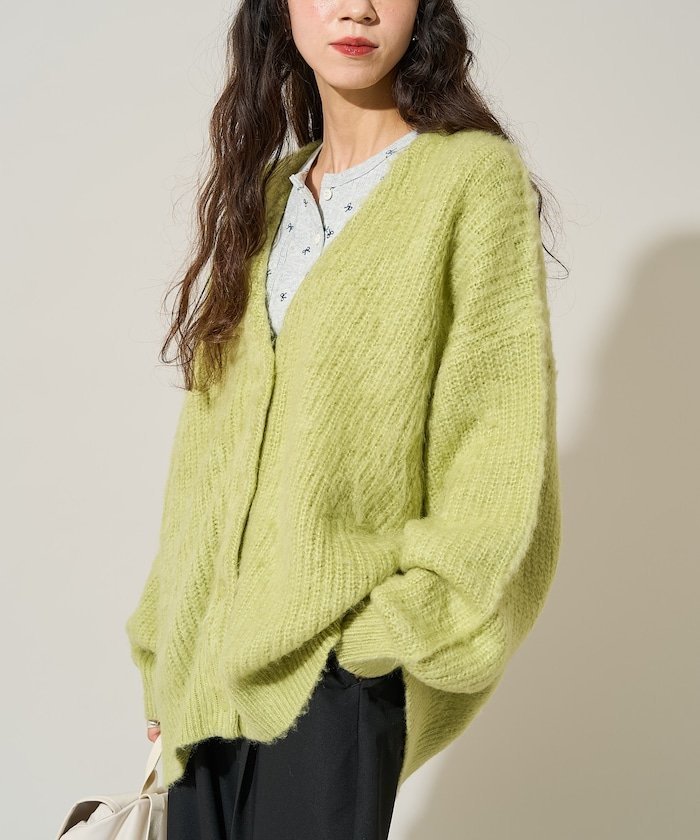 【フリークスストア/FREAK'S STORE】の限定展開 カラー シャギー Vネック ニット カーディガン 25AW インテリア・キッズ・メンズ・レディースファッション・服の通販 founy(ファニー) 　ファッション　Fashion　レディースファッション　Fashion for Women　トップス・カットソー　Cut & Sew Tops　ニット　Knit Tops & Sweaters　カーディガン・羽織り　Layered Style Cardigans　Vネックトップス　V-Neck Tops / V-Cut Neckline Shirts　秋　Autumn　カーディガン　Cardigan, Knitwear　ショルダー　Shoulder, Shoulder Strap　ショート　Short, Short Length　スラックス　Slacks, Dress Pants　ドロップ　Drop Shoulder, Dropped Style　人気　Popular, Best Seller　フェミニン　Feminine, Girly　フレア　Flare, Flared　ベーシック　Basic, Essential　ボトム　Bottoms, Lower Wear　リラックス　Relax, Relaxed Fit　A/W・秋冬　Autumn/Winter　冬　Winter / This Winter　プチプライス・低価格　Affordable / Budget Price　おすすめ　Recommended / Our Picks　2025年　2025　2025-2026秋冬・A/W　Autumn/Winter 2025–26 AW25–26　グリーン|ID: prp329100004736595 ipo3291000000034214813