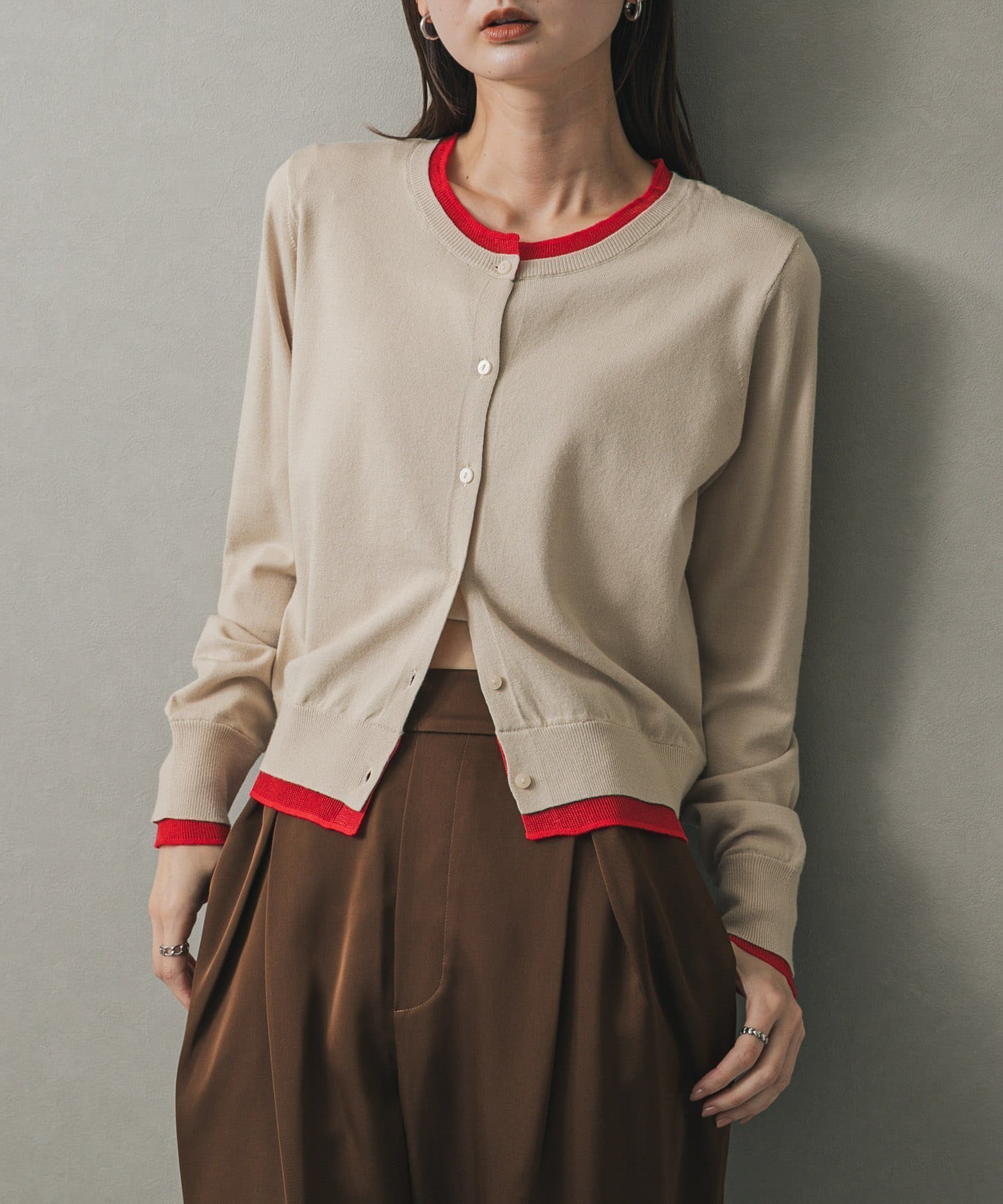 【センスオブプレイス/SENSE OF PLACE by URBAN RESEARCH】のレイヤードバイカラーニットカーディガン インテリア・キッズ・メンズ・レディースファッション・服の通販 founy(ファニー) 　ファッション　Fashion　レディースファッション　Fashion for Women　トップス・カットソー　Cut & Sew Tops　ニット　Knit Tops & Sweaters　カーディガン・羽織り　Layered Style Cardigans　2025年　2025　2025-2026秋冬・A/W　Autumn/Winter 2025–26 AW25–26　冬　Winter / This Winter　カットソー　Cut and Sewn Top　ストレート　Straight, Straight Cut　プリーツ　Pleats, Pleated　A/W・秋冬　Autumn/Winter　BEG×RED|ID: prp329100004736662 ipo3291000000034439168