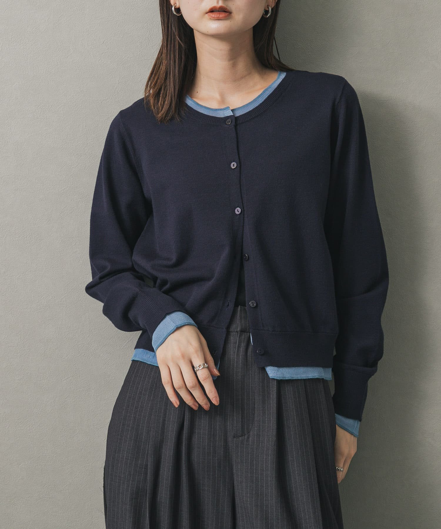 【センスオブプレイス/SENSE OF PLACE by URBAN RESEARCH】のレイヤードバイカラーニットカーディガン インテリア・キッズ・メンズ・レディースファッション・服の通販 founy(ファニー) 　ファッション　Fashion　レディースファッション　Fashion for Women　トップス・カットソー　Cut & Sew Tops　ニット　Knit Tops & Sweaters　カーディガン・羽織り　Layered Style Cardigans　2025年　2025　2025-2026秋冬・A/W　Autumn/Winter 2025–26 AW25–26　冬　Winter / This Winter　カットソー　Cut and Sewn Top　ストレート　Straight, Straight Cut　プリーツ　Pleats, Pleated　A/W・秋冬　Autumn/Winter　NVY×BLU|ID: prp329100004736662 ipo3291000000034439170