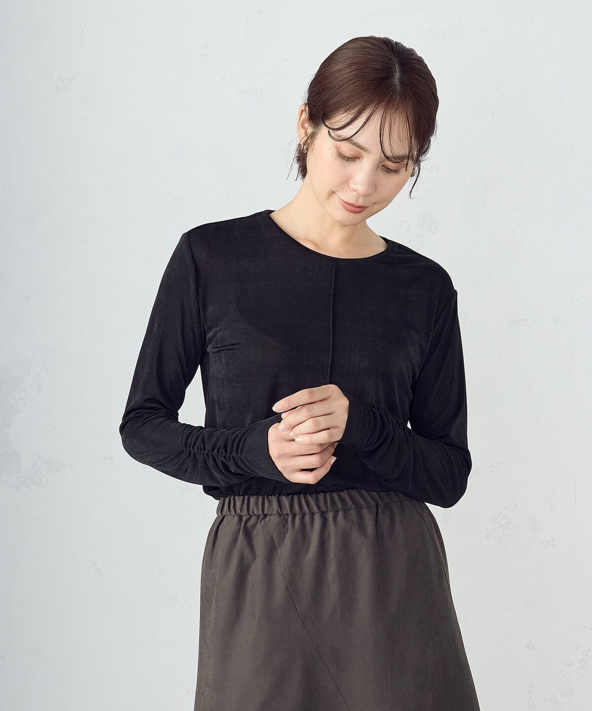 【コムサイズム/COMME CA ISM】のシャイニー クルーネックトップス インテリア・キッズ・メンズ・レディースファッション・服の通販 founy(ファニー)  ファッション Fashion レディースファッション Fashion for Women トップス・カットソー Cut & Sew Tops インナー Innerwear ギャザー Gathered, Ruffled コンパクト Compact, Small Size シャイニー Shiny, Glossy Finish シャーリング Shirring, Ruched シンプル Simple, Minimal ジャケット Jacket, Outerwear フロント Front, Front Design ブラック|ID: prp329100004736720 ipo3291000000034442101