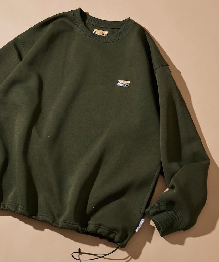 【フリークスストア/FREAK'S STORE】のビッグシルエット スピンドル ダンボール ワンポイントロゴ クルーネックスウェット 25AW インテリア・キッズ・メンズ・レディースファッション・服の通販 founy(ファニー) 　ファッション　Fashion　メンズファッション　Fashion for Men　カーゴパンツ　Cargo Pants, Utility Pants　軽量　Lightweight, Ultra Light　スニーカー　Sneakers, Trainers　スピンドル　Spindle, Drawcord　スラックス　Slacks, Dress Pants　ビッグ　Big, Oversized　ポケット　Pocket, Pocket Detail　リラックス　Relax, Relaxed Fit　ワイド　Wide, Wide Fit　ワンポイント　One Point, Statement Accent　A/W・秋冬　Autumn/Winter　冬　Winter / This Winter　おすすめ　Recommended / Our Picks　2025年　2025　2025-2026秋冬・A/W　Autumn/Winter 2025–26 AW25–26　オリーブ|ID: prp329100004736755 ipo3291000000034215718