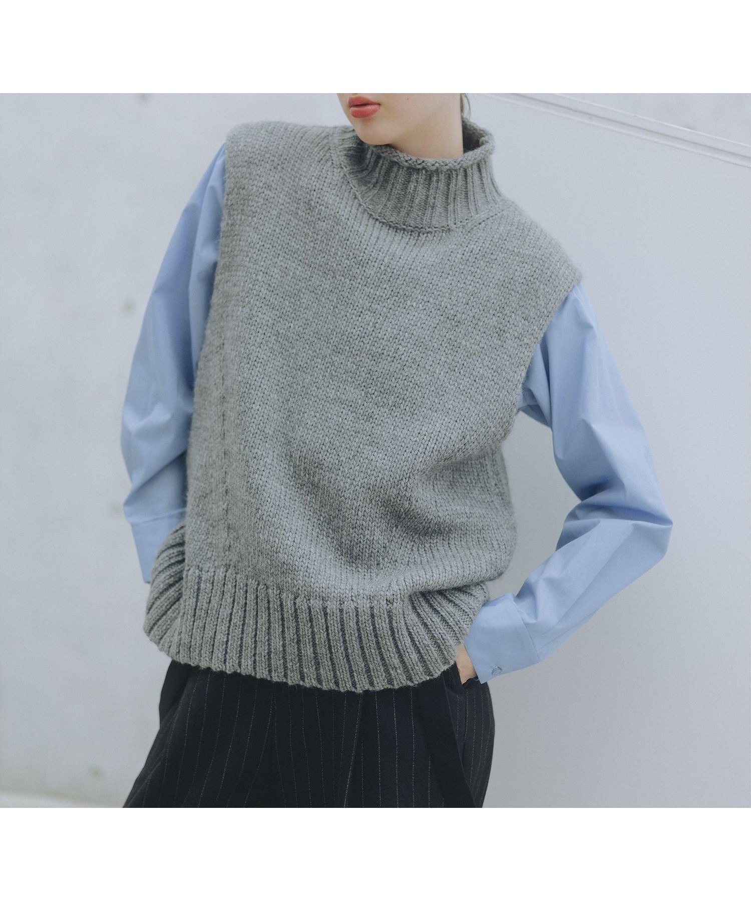 【ビーミングライフストアバイビームス/B:MING LIFE STORE by BEAMS】のエドワード ハイネック ベスト 25AW 秋冬 レイヤード ざっくりニット 着回し ロングシーズン インテリア・キッズ・メンズ・レディースファッション・服の通販 founy(ファニー) ファッション Fashion レディースファッション Fashion for Women アウター Coat / Outerwear Collection トップス・カットソー Cut & Sew Tops ニット Knit Tops & Sweaters ベスト&ジレ / 重ね着スタイル Vests & Gilets インナー Innerwear 軽量 Lightweight, Ultra Light トレンド Trend, Trending Now ハイネック High Neck, Mock Neck バランス Balance, Style Balance ベスト Vest, Waistcoat ロング Long, Long-Length A/W・秋冬 Autumn/Winter 再入荷 Restock / Back in Stock おすすめ Recommended / Our Picks 2025年 2025 2025-2026秋冬・A/W Autumn/Winter 2025–26 AW25–26 TOP GREY|ID: prp329100004736958 ipo3291000000034871976