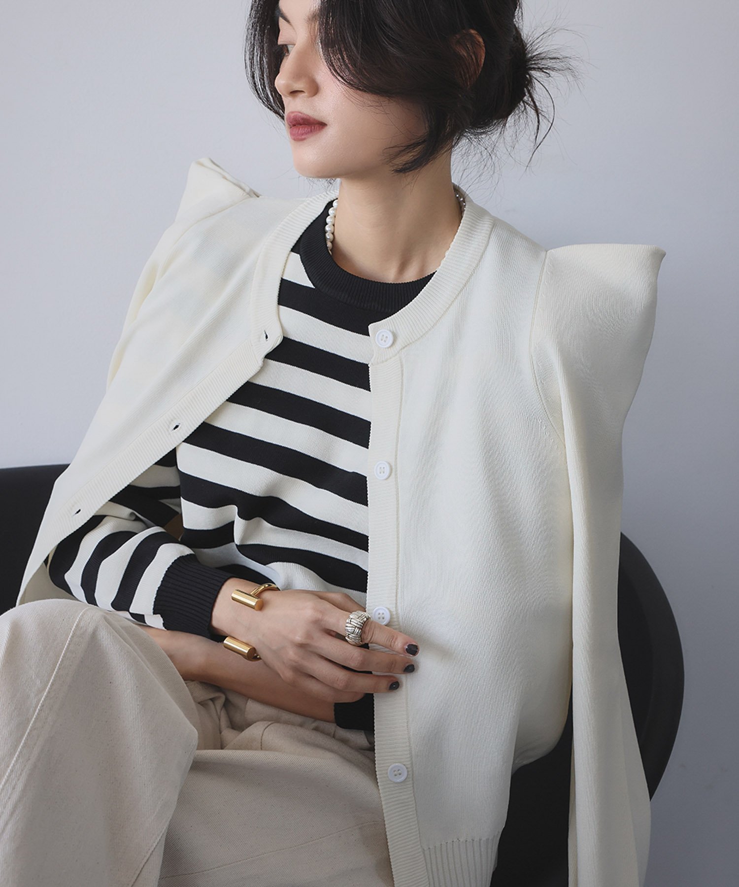 【ガール/GIRL】のパワーショルダー クルーネック ニットカーディガン インテリア・キッズ・メンズ・レディースファッション・服の通販 founy(ファニー) 　ファッション　Fashion　レディースファッション　Fashion for Women　トップス・カットソー　Cut & Sew Tops　ニット　Knit Tops & Sweaters　カーディガン・羽織り　Layered Style Cardigans　エレガント 上品　Elegant　カーディガン　Cardigan, Knitwear　ショルダー　Shoulder, Shoulder Strap　スリーブ　Sleeve, Long Sleeve / Short Sleeve　羽織　Haori, Light Jacket　A/W・秋冬　Autumn/Winter　再入荷　Restock / Back in Stock　OWH|ID: prp329100004736980 ipo3291000000034965372