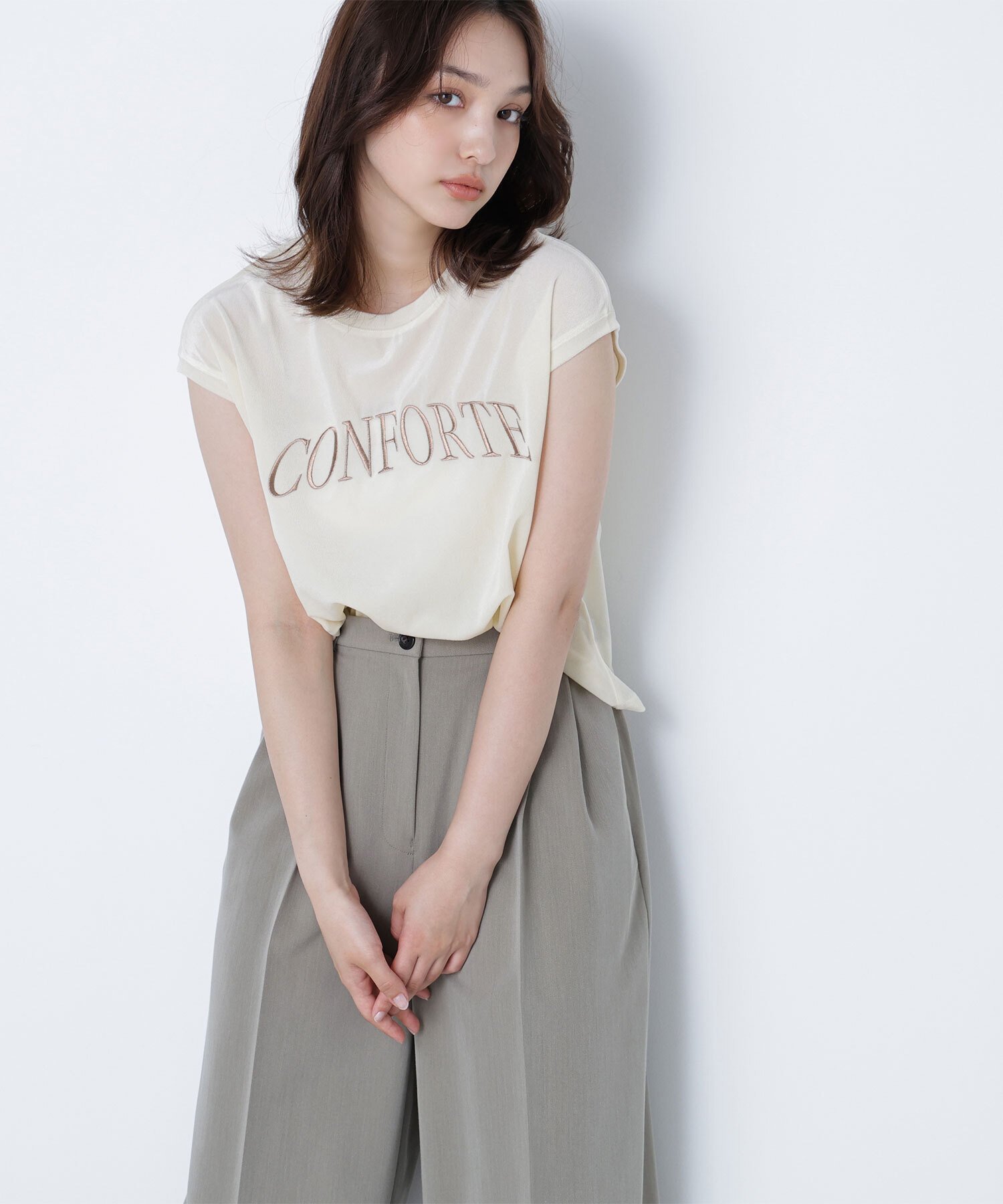 【ナチュラル ビューティー ベーシック/NATURAL BEAUTY BASIC】のベロアロゴ刺繍トップス インテリア・キッズ・メンズ・レディースファッション・服の通販 founy(ファニー) 　ファッション　Fashion　レディースファッション　Fashion for Women　トップス・カットソー　Cut & Sew Tops　ベロアトップス　Velour Tops / Velvet-Look Items　シンプル　Simple, Minimal　スリーブ　Sleeve, Long Sleeve / Short Sleeve　フレンチ　French, French Style　フロント　Front, Front Design　ベロア　Velour, Soft Velvet　アイボリー1|ID: prp329100004737010 ipo3291000000034217129