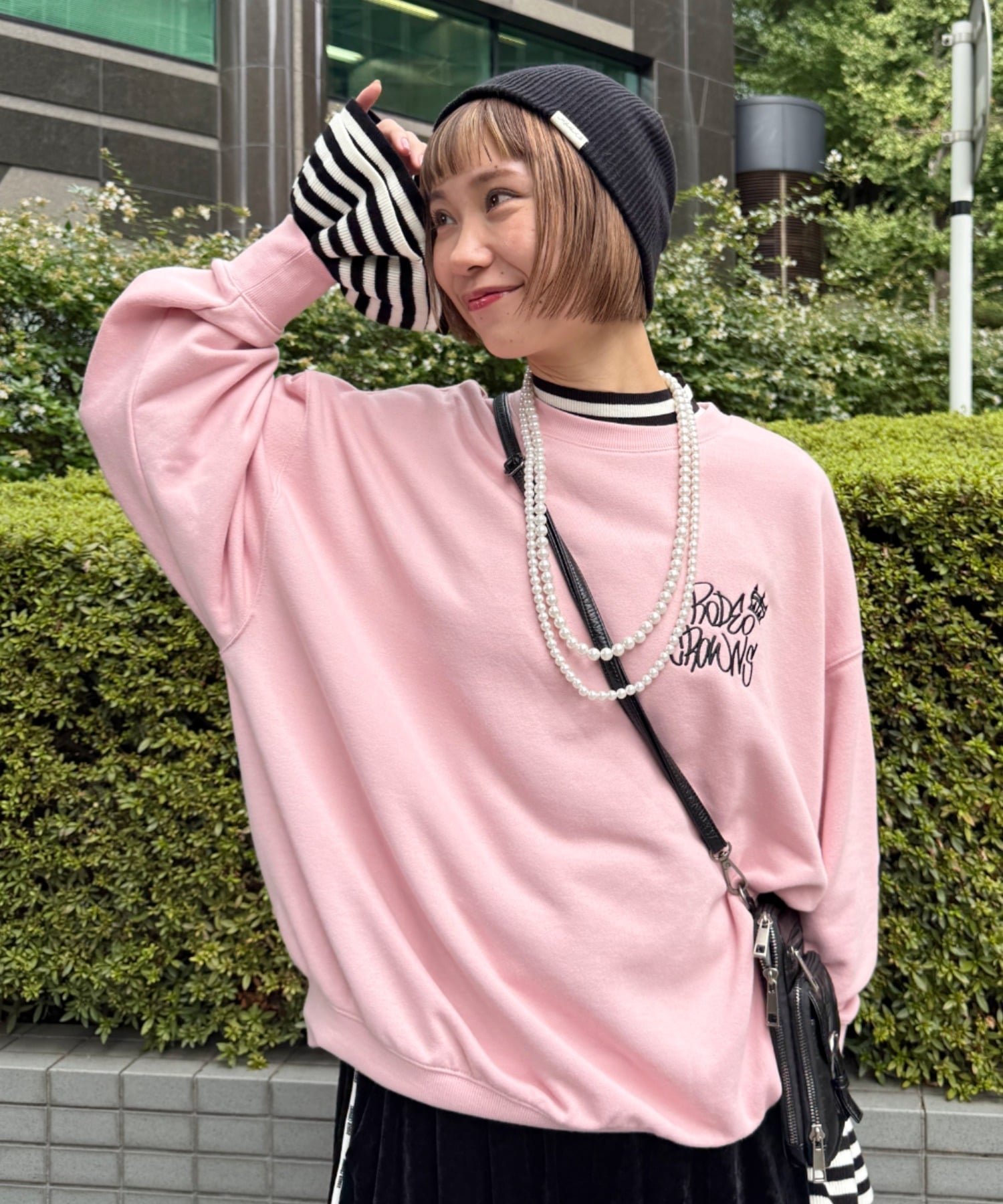 【ロデオクラウンズワイドボウル/RODEO CROWNS WIDE BOWL】の(UNISEX)BRIDGE BEARスウェットトップス インテリア・キッズ・メンズ・レディースファッション・服の通販 founy(ファニー) 　ファッション　Fashion　レディースファッション　Fashion for Women　トップス・カットソー　Cut & Sew Tops　レディースパーカー・カジュアルフーディー　Casual Hoodies & Sweatshirts　スウェット・クルーネックトップス　Sweatshirts & Crewnecks / Relaxed Fit Sweat Tops　ユニセックス　Unisex, Genderless　キャラクター　Character, Licensed Characters　スウェット / スエット　Sweatshirt, Sweatwear　デニム　Denim, Jeans Material　フェミニン　Feminine, Girly　フレア　Flare, Flared　プリント　Print, Printed Pattern　ワイド　Wide, Wide Fit　ワンポイント　One Point, Statement Accent　PNK|ID: prp329100004737200 ipo3291000000035012493