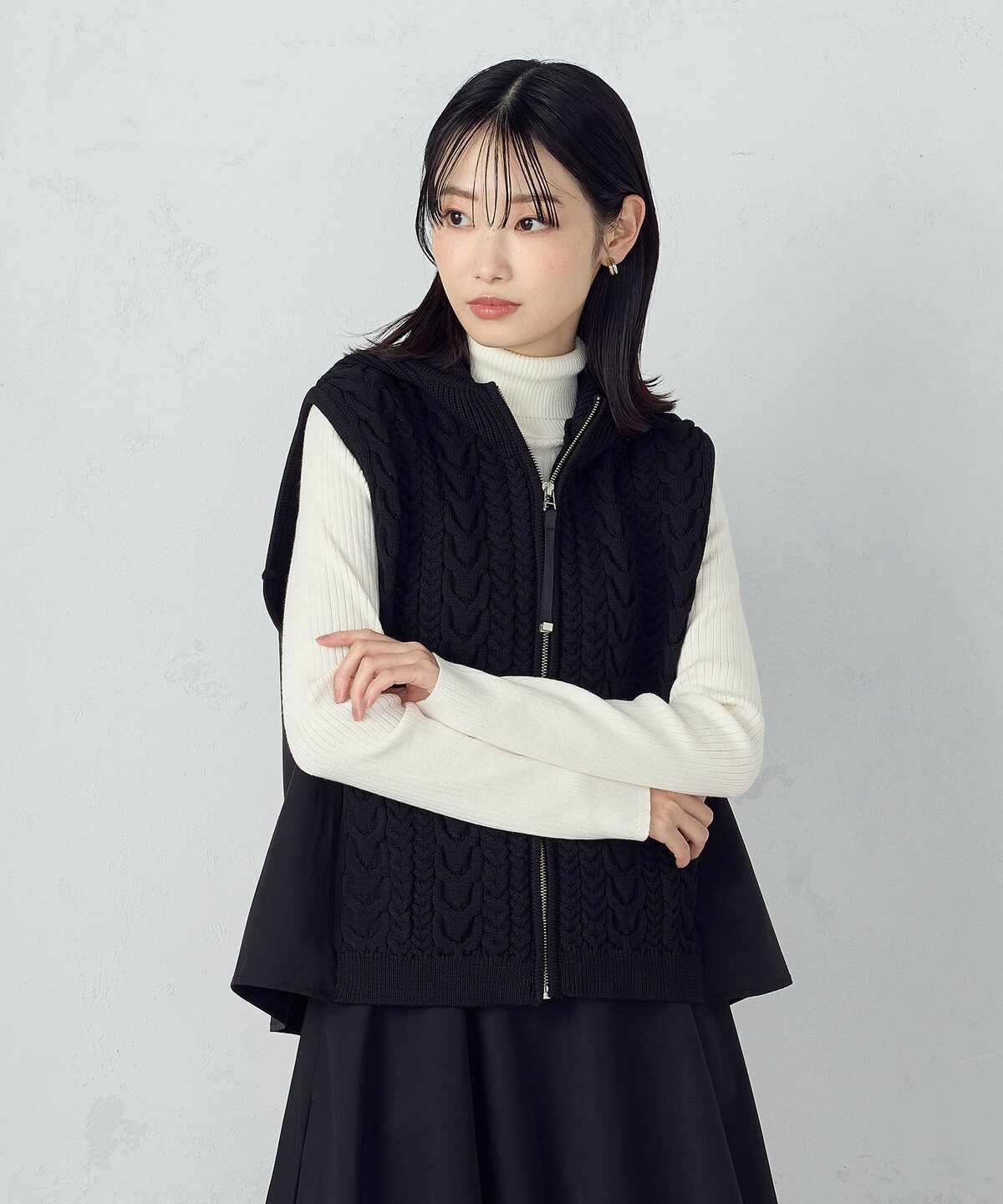 【コムサイズム/COMME CA ISM】のケーブルニット*タフタジレ インテリア・キッズ・メンズ・レディースファッション・服の通販 founy(ファニー) 　ファッション　Fashion　レディースファッション　Fashion for Women　アウター　Coat / Outerwear Collection　トップス・カットソー　Cut & Sew Tops　ニット　Knit Tops & Sweaters　ベスト&ジレ / 重ね着スタイル　Vests & Gilets　インナー　Innerwear　タフタ　Taffeta, Structured Fabric　人気　Popular, Best Seller　バランス　Balance, Style Balance　ポケット　Pocket, Pocket Detail　ミックス　Mix, Mixed Style　ロング　Long, Long-Length　おすすめ　Recommended / Our Picks　ブラック|ID: prp329100004737224 ipo3291000000034218205