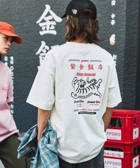 【フリークスストア/FREAK'S STORE】の紫金飯店×FREAK S STORE 別注 バックプリント クルーネックTシャツ/TIGER 【限定展開】 25SS 人気、トレンドファッション・服の通販 founy(ファニー) ファッション Fashion レディースファッション Fashion for Women トップス・カットソー Cut & Sew Tops シャツ・ブラウス・オフィスカジュアル Elegant Blouses & Button-Ups ロングTシャツ・Tシャツ Longline T-Shirts & Tees バッグ Bags インナー Innerwear 春 Spring カーゴパンツ Cargo Pants, Utility Pants グラフィック Graphic, Graphic Design コラボ Collaboration, Collab シンプル Simple, Minimal デニム Denim, Jeans Material トレンド Trend, Trending Now 定番 Standard, Basic Item 人気 Popular, Best Seller ビッグ Big, Oversized フロント Front, Front Design プリント Print, Printed Pattern ボトム Bottoms, Lower Wear 別注 Limited Edition, Custom Order リラックス Relax, Relaxed Fit ワイド Wide, Wide Fit ワンポイント One Point, Statement Accent A/W・秋冬 Autumn/Winter S/S・春夏 SS, Spring/Summer, Warm Season おすすめ Recommended / Our Picks 夏 Summer 2025年 2025 2025春夏・S/S Spring/Summer 2025 SS25 |ID:prp329100004737412