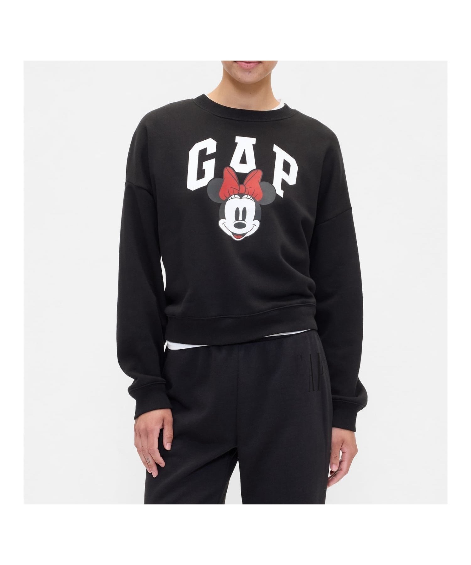 【ギャップ/GAP】のGap × ディズニー オーバーサイズ GAPロゴ スウェットシャツ インテリア・キッズ・メンズ・レディースファッション・服の通販 founy(ファニー) 　ファッション　Fashion　レディースファッション　Fashion for Women　トップス・カットソー　Cut & Sew Tops　シャツ・ブラウス・オフィスカジュアル　Elegant Blouses & Button-Ups　レディースパーカー・カジュアルフーディー　Casual Hoodies & Sweatshirts　スウェット・クルーネックトップス　Sweatshirts & Crewnecks / Relaxed Fit Sweat Tops　キャラクター　Character, Licensed Characters　グラフィック　Graphic, Graphic Design　コレクション　Collection, Seasonal Line　ショルダー　Shoulder, Shoulder Strap　スペシャル　Special, Limited Edition　ドロップ　Drop Shoulder, Dropped Style　長袖　Long Sleeve, Full Sleeve　フロント　Front, Front Design　SP DIS FAM BLACK|ID: prp329100004737829 ipo3291000000034222865