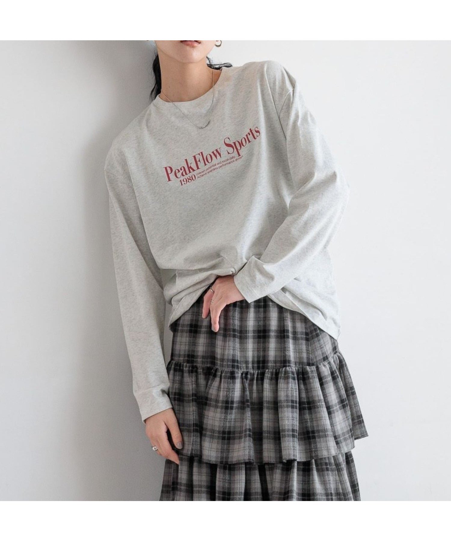 【ローリーズファーム/LOWRYS FARM】のプリントロゴTシャツLS インテリア・キッズ・メンズ・レディースファッション・服の通販 founy(ファニー)  ファッション Fashion レディースファッション Fashion for Women トップス・カットソー Cut & Sew Tops シャツ・ブラウス・オフィスカジュアル Elegant Blouses & Button-Ups ロングTシャツ・Tシャツ Longline T-Shirts & Tees 2025年 2025 2025-2026秋冬・A/W Autumn/Winter 2025–26 AW25–26 おすすめ Recommended / Our Picks インナー Innerwear ジャケット Jacket, Outerwear プリント Print, Printed Pattern ワイド Wide, Wide Fit ワンポイント One Point, Statement Accent 定番 Standard, Basic Item 秋 Autumn グレー12|ID: prp329100004737949 ipo3291000000034331706
