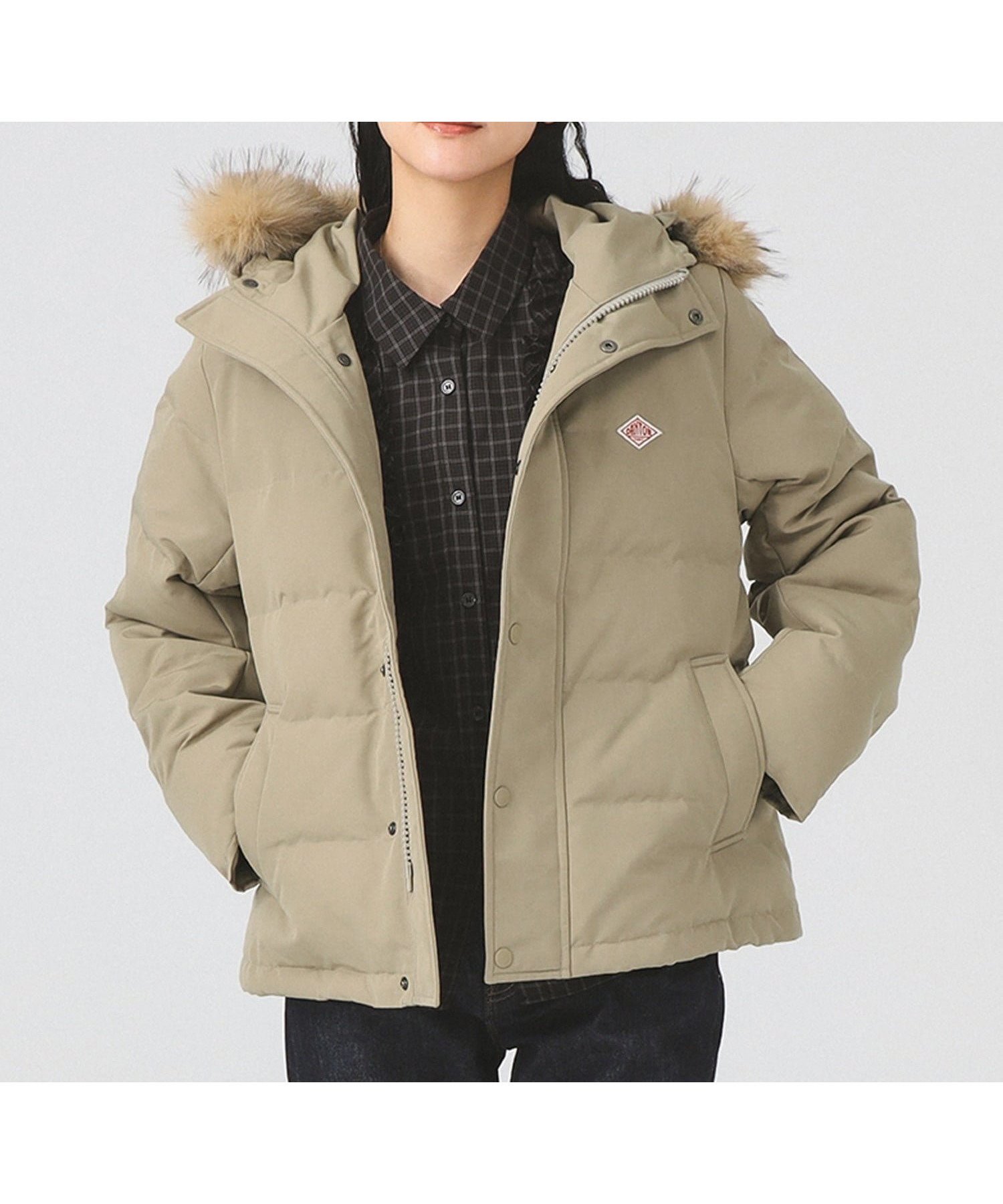 【ビームス ウイメン/BEAMS】の【ダントン/ファー付き/ダウン/防寒/ショート丈】DANTON / FAKE FUR HOODED DOWN JACKET 25AW フード付き あったか ダウンジャケット インテリア・キッズ・メンズ・レディースファッション・服の通販 founy(ファニー) ファッション Fashion レディースファッション Fashion for Women アウター Coat / Outerwear Collection レディースジャケット・軽アウター Jackets ショート Short, Short Length シンプル Simple, Minimal ジャケット Jacket, Outerwear スタンダード Standard, Basic ストール Stole, Wrap スラックス Slacks, Dress Pants ダウン Down, Puffer チェック Check, Plaid, Tartan デニム Denim, Jeans Material 定番 Standard, Basic Item フィット Fit, Slim Fit フランス France, French 防寒 Cold Protection, Winter-Ready マフラー Scarf, Muffler 無地 Plain, Solid Color ロング Long, Long-Length ワイド Wide, Wide Fit ワーク Workwear, Utility Style 冬 Winter / This Winter おすすめ Recommended / Our Picks エレガント 上品 Elegant 2025年 2025 2025-2026秋冬・A/W Autumn/Winter 2025–26 AW25–26 121_LT.BEIGE|ID: prp329100004738070 ipo3291000000034809779