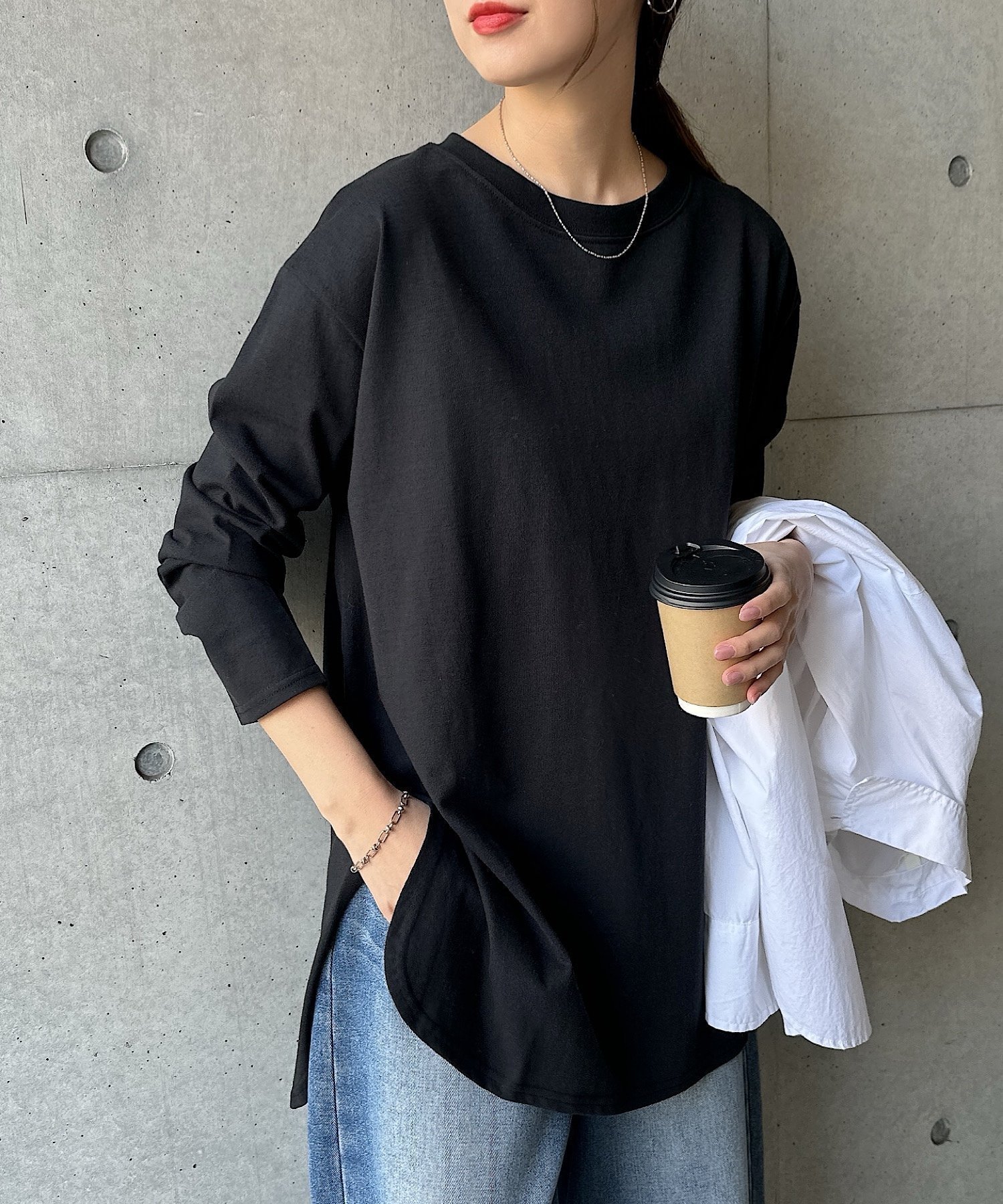 【アンドミー/andme】のUSA コットン 長袖 オーバーサイズ 裾ラウンド Tシャツ 人気、トレンドファッション・服の通販 founy(ファニー) ファッション Fashion レディースファッション Fashion for Women トップス・カットソー Cut & Sew Tops シャツ・ブラウス・オフィスカジュアル Elegant Blouses & Button-Ups ロングTシャツ・Tシャツ Longline T-Shirts & Tees カットソー Cut and Sewn Top ショルダー Shoulder, Shoulder Strap スウェット / スエット Sweatshirt, Sweatwear ドロップ Drop Shoulder, Dropped Style 長袖 Long Sleeve, Full Sleeve バランス Balance, Style Balance パーカー Hoodie, Parka ベーシック Basic, Essential ラウンド Round, Round Neck ロング Long, Long-Length 楽ちん Easy Fit, Comfortable ワイド Wide, Wide Fit おすすめ Recommended / Our Picks other-1|ID: prp329100004738071 ipo3291000000034801272