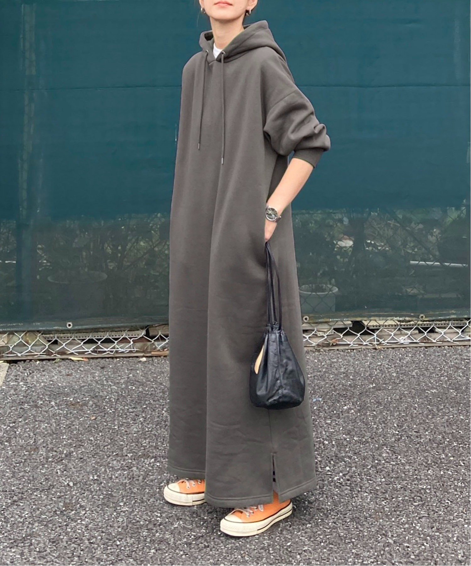 【ノッチ/notch】の【 notch. by KR 】裏起毛フーディワンピース インテリア・キッズ・メンズ・レディースファッション・服の通販 founy(ファニー) 　ファッション　Fashion　レディースファッション　Fashion for Women　ワンピース　Dresses　カーディガン　Cardigan, Knitwear　コラボ　Collaboration, Collab　シンプル　Simple, Minimal　スリット　Slit, Slit Detail　デニム　Denim, Jeans Material　人気　Popular, Best Seller　パーカー　Hoodie, Parka　ポケット　Pocket, Pocket Detail　レギンス　Leggings, Stretch Pants　ロング　Long, Long-Length　おすすめ　Recommended / Our Picks　2024年　2024　2024-2025秋冬・A/W　Autumn/Winter 2024–25 AW24–25　チャコール|ID: prp329100004738084 ipo3291000000034224375