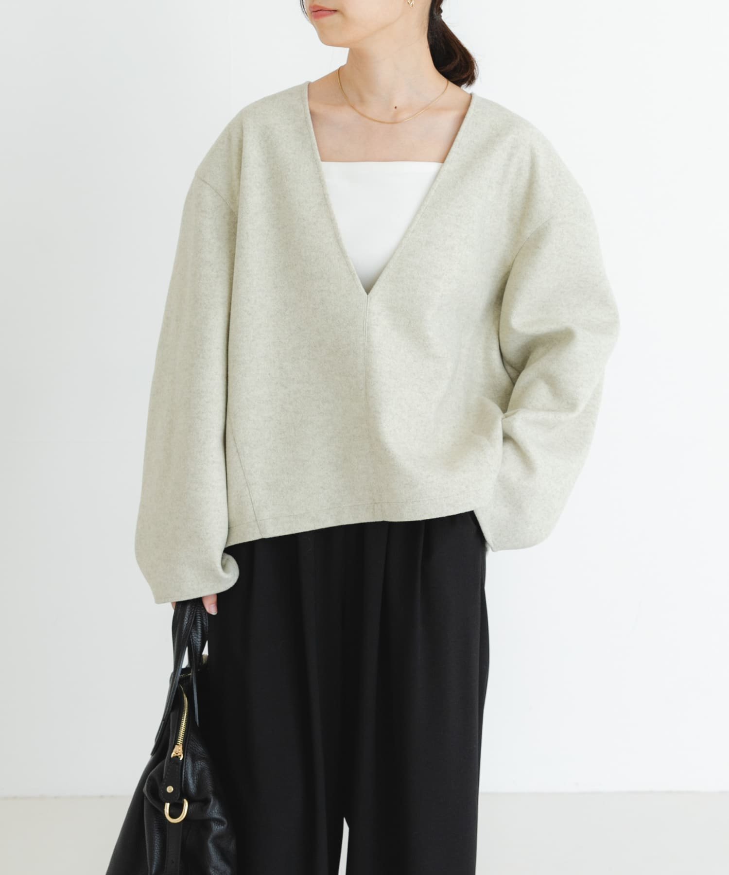 【アーバンリサーチ/URBAN RESEARCH】のウールライクVネックトップス インテリア・キッズ・メンズ・レディースファッション・服の通販 founy(ファニー) 　ファッション　Fashion　レディースファッション　Fashion for Women　トップス・カットソー　Cut & Sew Tops　Vネックトップス　V-Neck Tops / V-Cut Neckline Shirts　2024年　2024　2024-2025秋冬・A/W　Autumn/Winter 2024–25 AW24–25　冬　Winter / This Winter　インナー　Innerwear　カットソー　Cut and Sewn Top　キャミソール　Camisole, Spaghetti Strap Top　コクーン　Cocoon, Cocoon Silhouette　シアー　Sheer, See-Through　ネックレス　Necklace, Pendant Necklace　フロント　Front, Front Design　エレガント 上品　Elegant　切替　Switching, Contrast Panel　A/W・秋冬　Autumn/Winter　IVORY|ID: prp329100004738105 ipo3291000000034224544