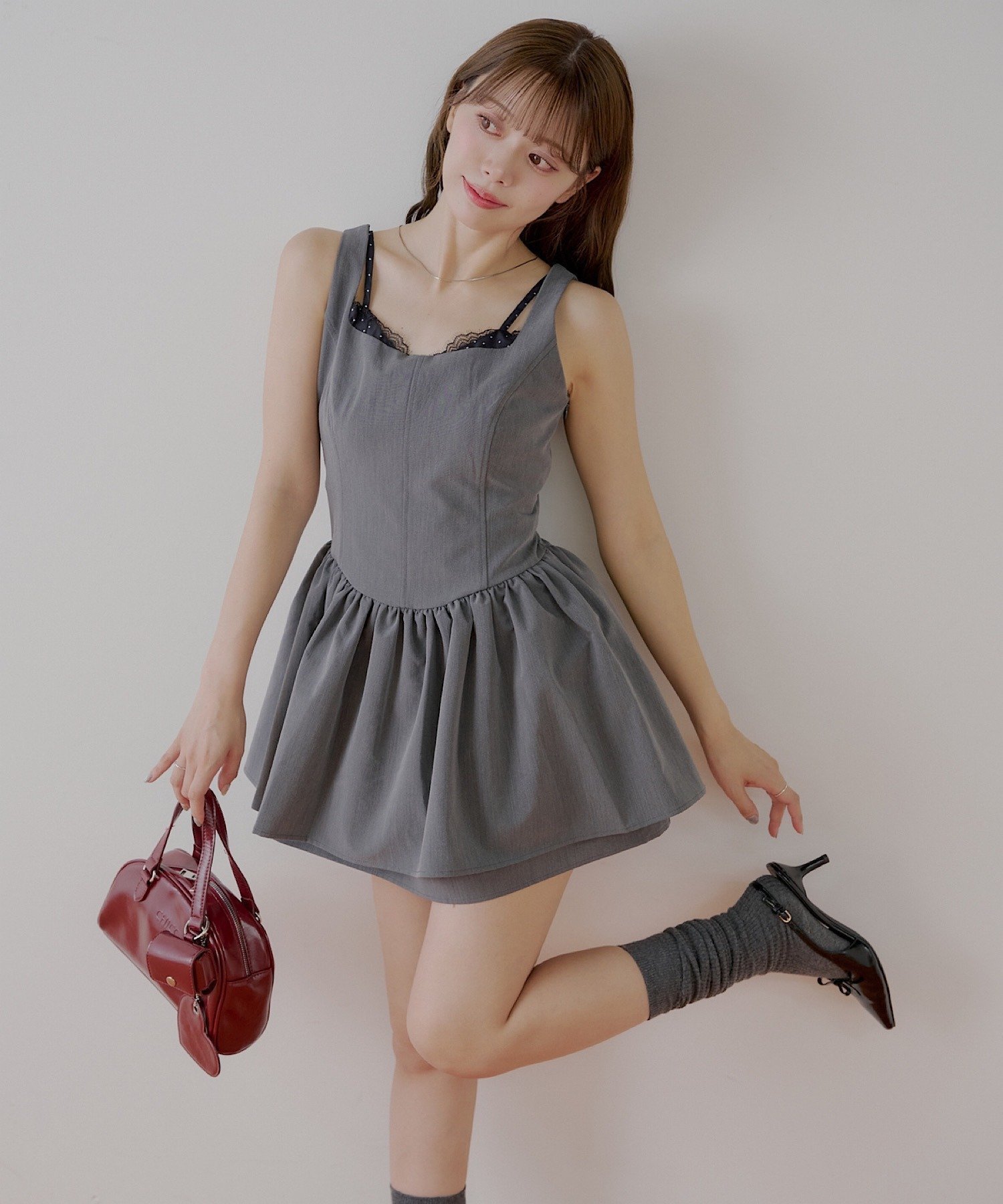 【パルグループ/PAL GROUP】の【Chico】レースレイヤードフレアキャミワンピース インテリア・キッズ・メンズ・レディースファッション・服の通販 founy(ファニー)  ファッション Fashion レディースファッション Fashion for Women ワンピース Dresses キャミソールワンピース Camisole Dresses キャミソール Camisole, Spaghetti Strap Top フレア Flare, Flared ミュール Mule, Backless Shoes レース Lace, Lace Fabric 再入荷 Restock / Back in Stock おすすめ Recommended / Our Picks グレー|ID: prp329100004738165 ipo3291000000034380951