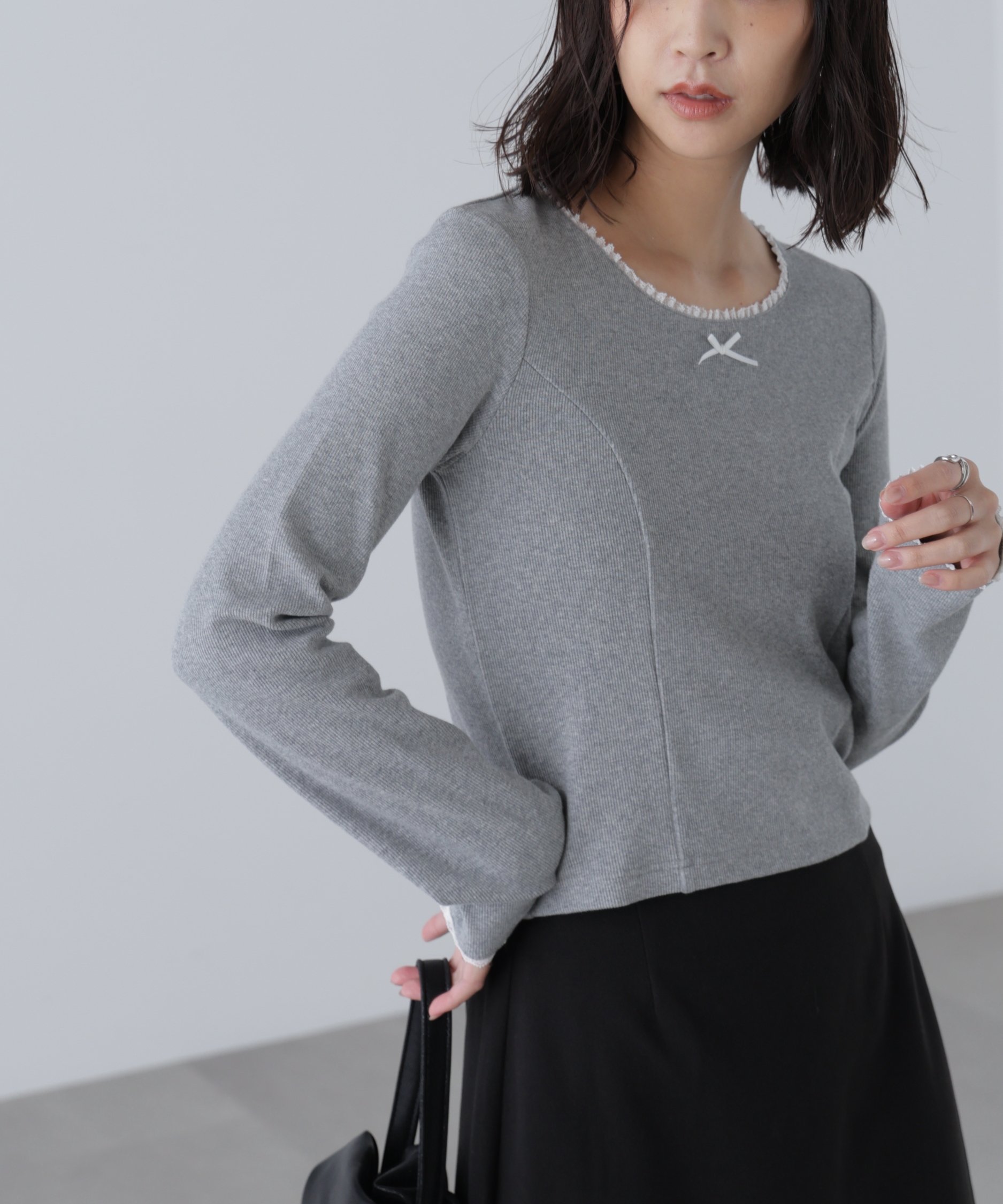 【フリーズマート/FREE'S MART】のコンパクトフリルカットソー インテリア・キッズ・メンズ・レディースファッション・服の通販 founy(ファニー) 　ファッション　Fashion　レディースファッション　Fashion for Women　トップス・カットソー　Cut & Sew Tops　カットソー・ベーシックTシャツ　Cut-and-Sewn Tops / Stretch Tees & Basics　おすすめ　Recommended / Our Picks　カーディガン　Cardigan, Knitwear　コンパクト　Compact, Small Size　ショート　Short, Short Length　シンプル　Simple, Minimal　トレンド　Trend, Trending Now　リボン　Ribbon, Bow　レース　Lace, Lace Fabric　今季　This Season, Current Season　春　Spring　A/W・秋冬　Autumn/Winter　グレー|ID: prp329100004738178 ipo3291000000034225003