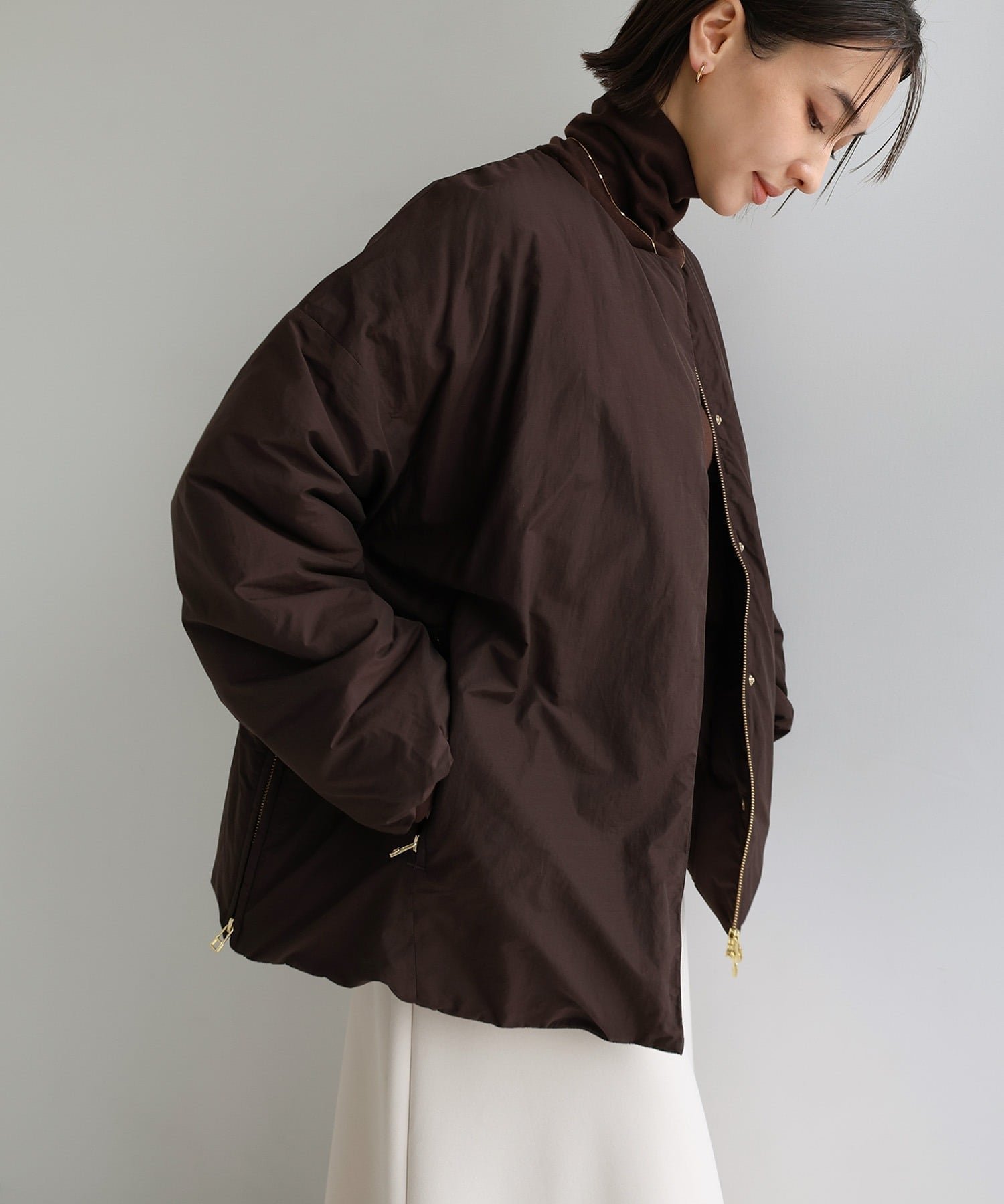 【アンドミー/andme】のノーカラー サイドジップ ダウンジャケット evernavy エバーネイビー インテリア・キッズ・メンズ・レディースファッション・服の通販 founy(ファニー) ファッション Fashion レディースファッション Fashion for Women アウター Coat / Outerwear Collection レディースジャケット・軽アウター Jackets キルティング Quilted, Quilting サイドジップ Side Zip, Side Zipper ジャケット Jacket, Outerwear ストール Stole, Wrap タートルネック Turtleneck, High Neck ダウン Down, Puffer バランス Balance, Style Balance フェザー Feather, Feather Detail フレンチ French, French Style ブラウン|ID: prp329100004738254 ipo3291000000034798981