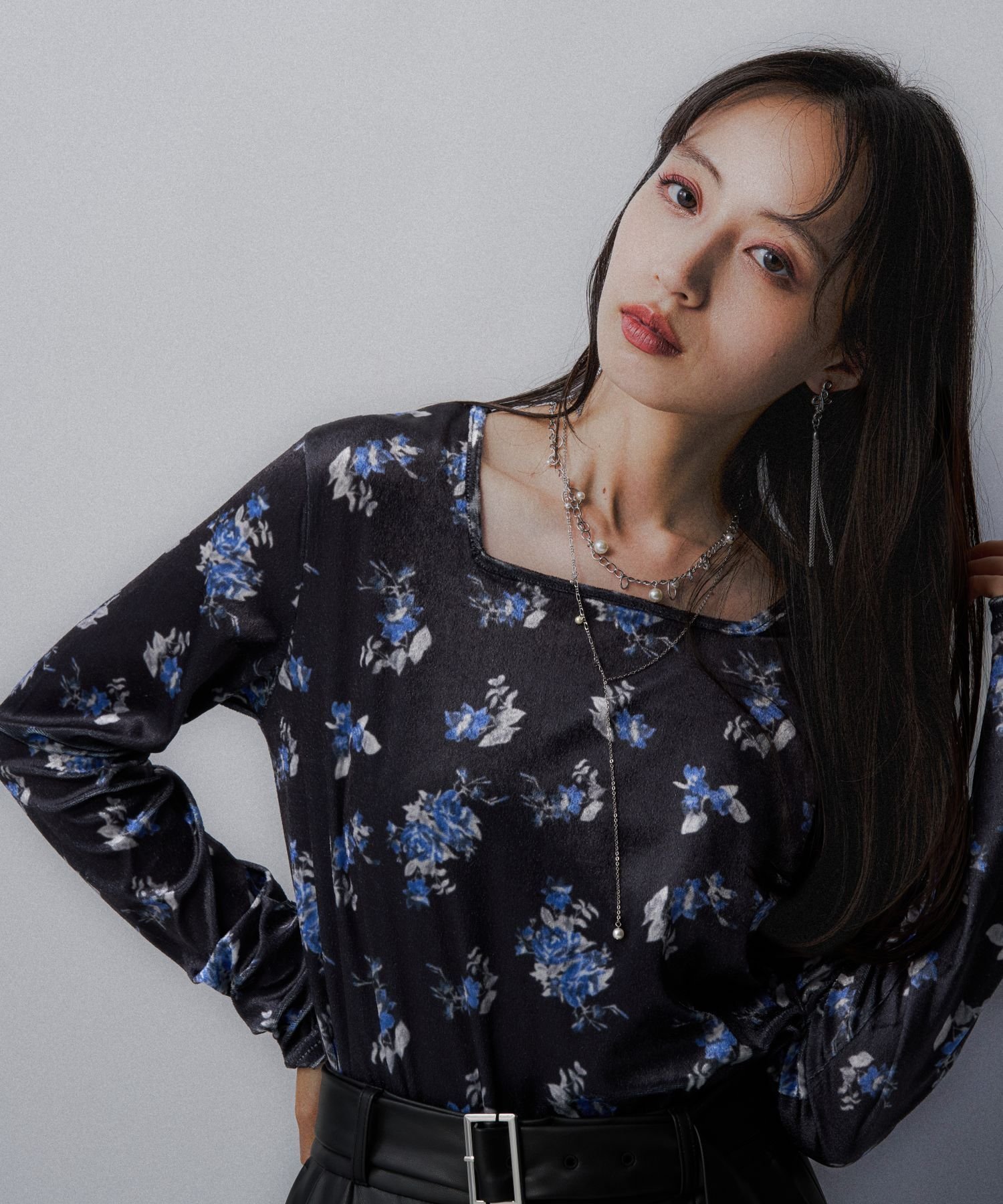 【ハレ/HARE】の2WAYフラワーガラベロアT インテリア・キッズ・メンズ・レディースファッション・服の通販 founy(ファニー) 　ファッション　Fashion　レディースファッション　Fashion for Women　トップス・カットソー　Cut & Sew Tops　ベロアトップス　Velour Tops / Velvet-Look Items　インナー　Innerwear　ウェーブ　Wavy Pattern　オレンジ　Orange　スクエア　Square, Square Shape　ストレート　Straight, Straight Cut　デコルテ　Décolleté, Neckline　トレンド　Trend, Trending Now　ネックレス　Necklace, Pendant Necklace　ビスチェ　Bustier, Corset Top　ベロア　Velour, Soft Velvet　エレガント 上品　Elegant　ブルー89|ID: prp329100004738283 ipo3291000000034225611