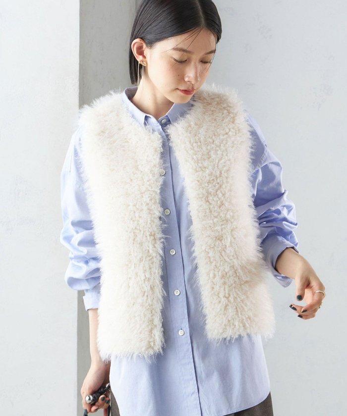 【シップス フォー ウィメン/SHIPS】のリバーシブル フェイクファー ボンディング ジレ 24AW インテリア・キッズ・メンズ・レディースファッション・服の通販 founy(ファニー) https://founy.com/ ファッション Fashion レディースファッション Fashion for Women アウター Coat / Outerwear Collection トップス・カットソー Cut & Sew Tops ベスト&ジレ / 重ね着スタイル Vests & Gilets インナー Innerwear コンパクト Compact, Small Size ショート Short, Short Length スウェット / スエット Sweatshirt, Sweatwear ダウン Down, Puffer フェイクファー Faux Fur, Imitation Fur フェミニン Feminine, Girly ベスト Vest, Waistcoat ボンディング Bonding, Bonded Fabric ミックス Mix, Mixed Style リバーシブル Reversible, Two-Sided リュクス Luxury, Elegant, High-End, Chic 2024年 2024 2024-2025秋冬・A/W Autumn/Winter 2024–25 AW24–25 |ID: prp329100004738328 ipo3291000000034523515