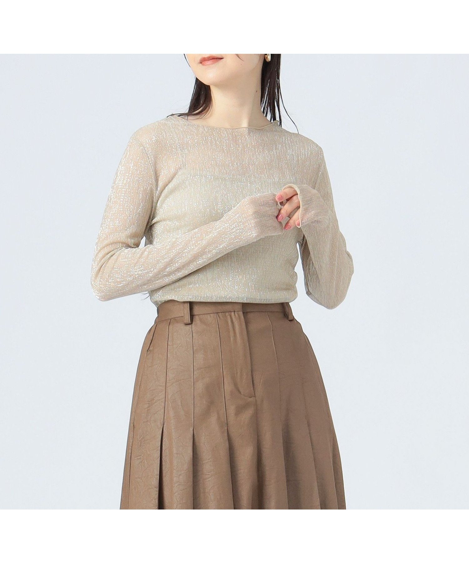 【ビームス ハート/BEAMS HEART】の【秋まで使える】シャイニー シアー プルオーバー 25AW カットソー 長袖 レイヤード インテリア・キッズ・メンズ・レディースファッション・服の通販 founy(ファニー) 　ファッション　Fashion　レディースファッション　Fashion for Women　トップス・カットソー　Cut & Sew Tops　カジュアルプルオーバー・ニットトップス　Pullovers & Knit Tops / Casual Pullovers　カットソー・ベーシックTシャツ　Cut-and-Sewn Tops / Stretch Tees & Basics　2025年　2025　2025-2026秋冬・A/W　Autumn/Winter 2025–26 AW25–26　おすすめ　Recommended / Our Picks　カットソー　Cut and Sewn Top　シアー　Sheer, See-Through　シャイニー　Shiny, Glossy Finish　シンプル　Simple, Minimal　ジャケット　Jacket, Outerwear　ストレート　Straight, Straight Cut　バランス　Balance, Style Balance　プリーツ　Pleats, Pleated　秋　Autumn　長袖　Long Sleeve, Full Sleeve　GOLD|ID: prp329100004738352 ipo3291000000034297670