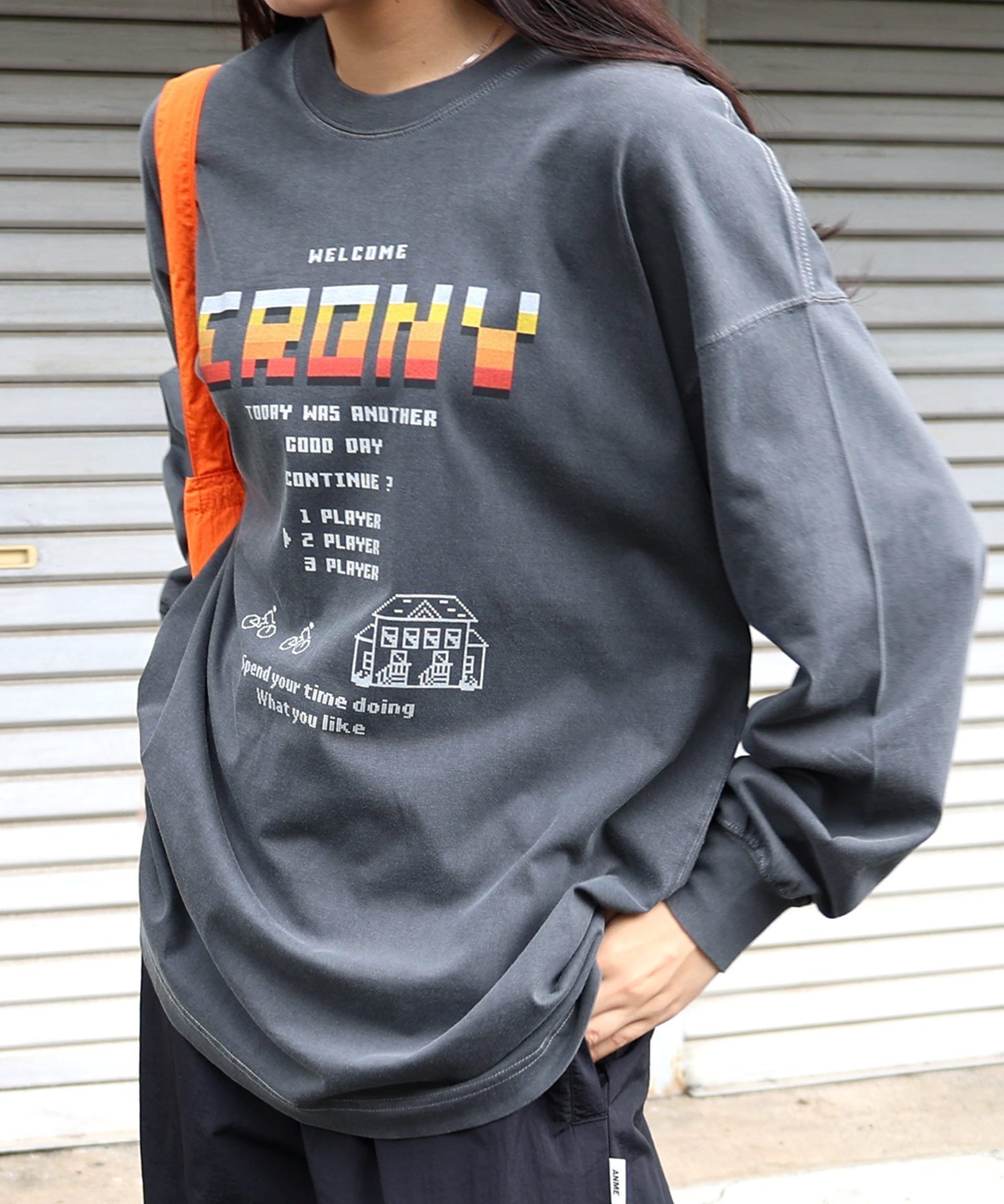 【アンドミー/andme】のCRONY ロゴ プリント 長袖 Tシャツ ANME アンメ インテリア・キッズ・メンズ・レディースファッション・服の通販 founy(ファニー) 　ファッション　Fashion　レディースファッション　Fashion for Women　トップス・カットソー　Cut & Sew Tops　シャツ・ブラウス・オフィスカジュアル　Elegant Blouses & Button-Ups　ロングTシャツ・Tシャツ　Longline T-Shirts & Tees　ヴィンテージ　Vintage Style　長袖　Long Sleeve, Full Sleeve　プリント　Print, Printed Pattern　ブラックピグメント【B】|ID: prp329100004738393 ipo3291000000034226344