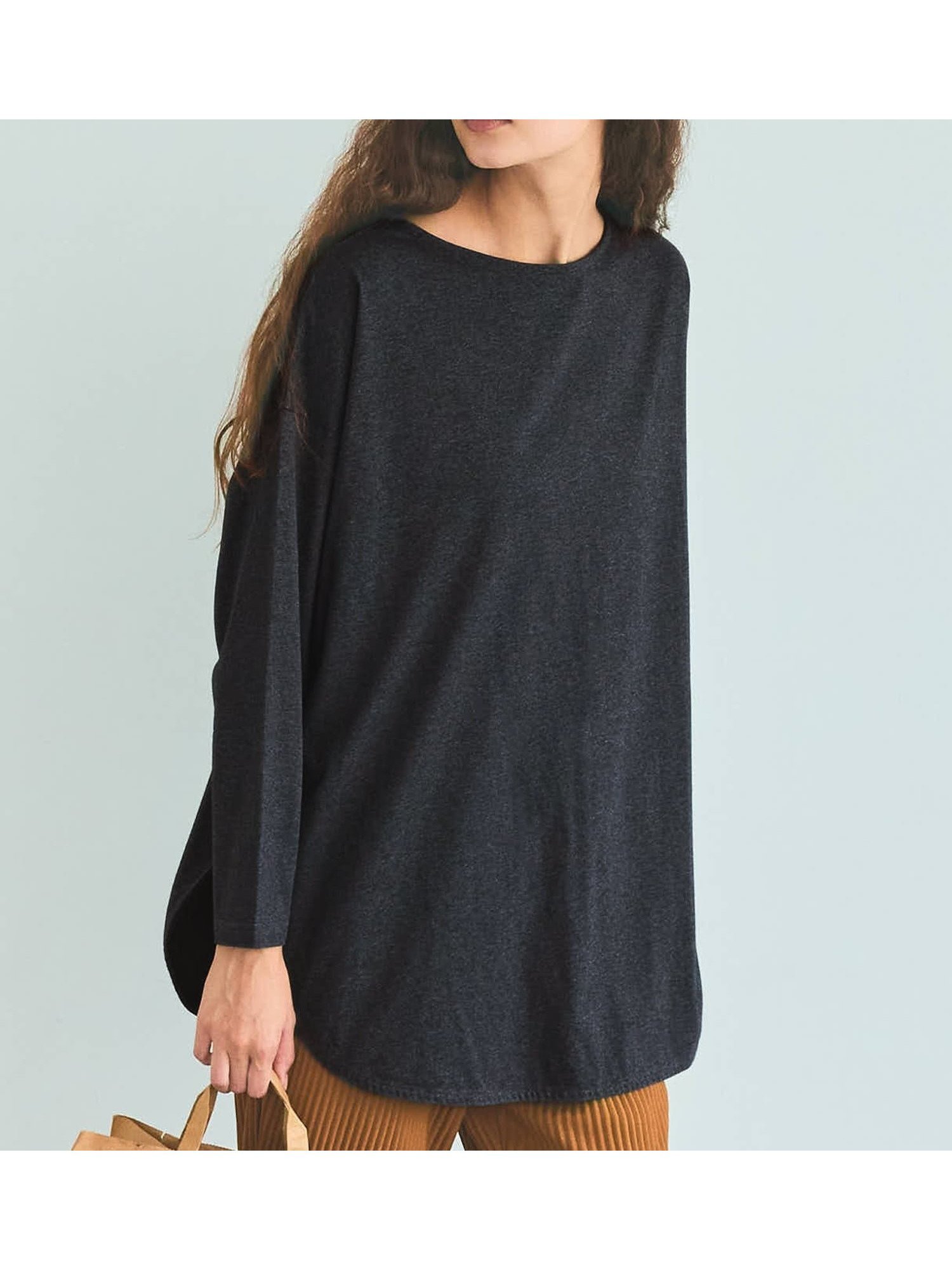 【コカ/COCA】のレギュラーオンスコットンサイドスリットビッグTシャツ インテリア・キッズ・メンズ・レディースファッション・服の通販 founy(ファニー) ファッション Fashion レディースファッション Fashion for Women トップス・カットソー Cut & Sew Tops シャツ・ブラウス・オフィスカジュアル Elegant Blouses & Button-Ups ロングTシャツ・Tシャツ Longline T-Shirts & Tees 2025年 2025 2025-2026秋冬・A/W Autumn/Winter 2025–26 AW25–26 シンプル Simple, Minimal スリット Slit, Slit Detail ポケット Pocket, Pocket Detail 半袖 Short Sleeve, Half Sleeve 無地 Plain, Solid Color Charcoal|ID: prp329100004738413 ipo3291000000034226463