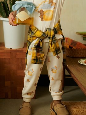 【ジェラート ピケ/gelato pique / KIDS】の【KIDS】はちみつベア柄ロングパンツ 人気、トレンドファッション・服の通販 founy(ファニー) ファッション Fashion キッズファッション Fashion for Kids ボトムス Bottoms イエロー Yellow スマート Smart, Elegant プリント Print, Printed Pattern ロング Long, Long-Length ワッフル Waffle, Waffle Knit 秋 Autumn |ID:prp329100004738465