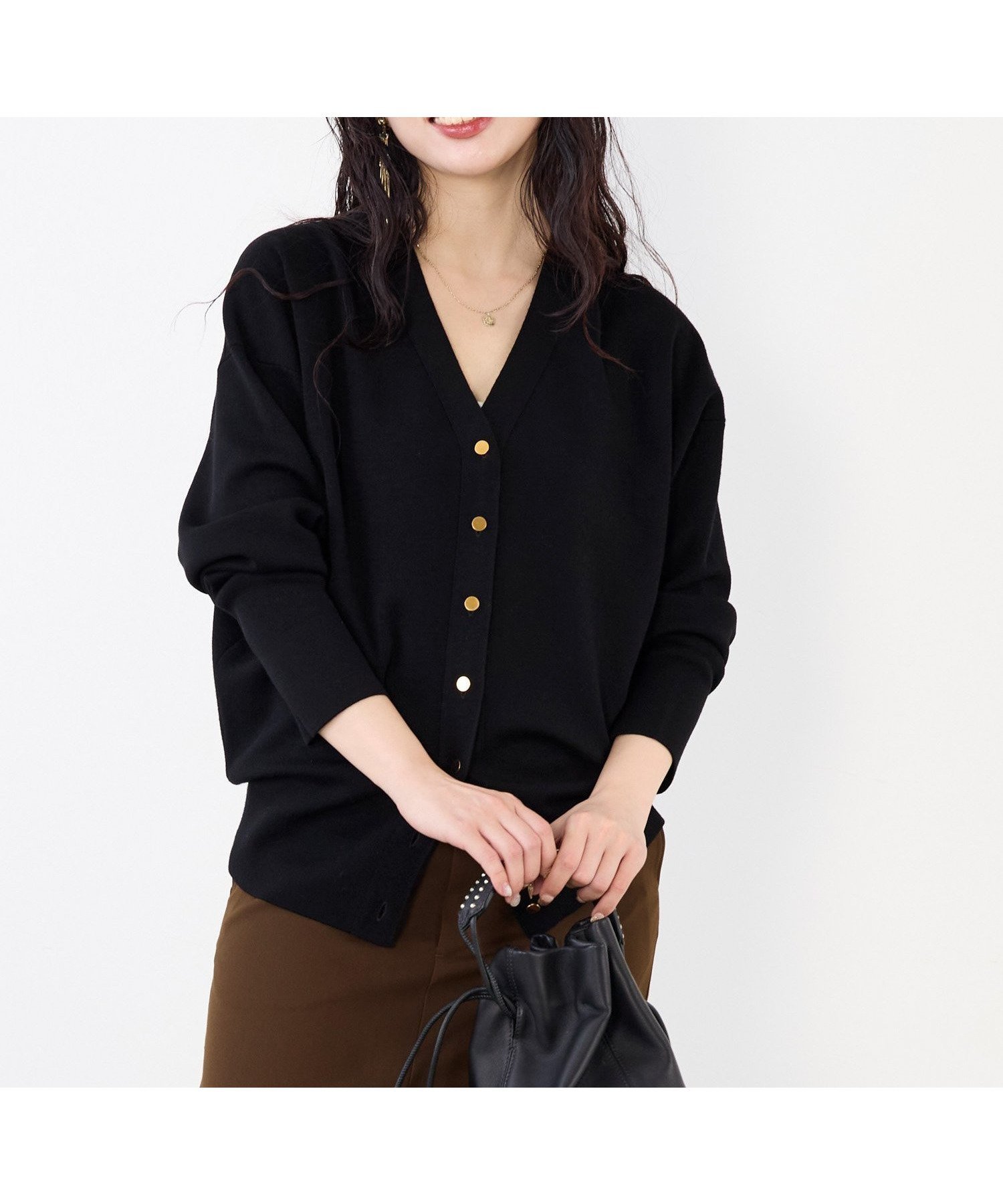 【マイカ ディール/MICA & DEAL】のVネックスムースカーディガン アンサンブル対応 インテリア・キッズ・メンズ・レディースファッション・服の通販 founy(ファニー) 　ファッション　Fashion　レディースファッション　Fashion for Women　トップス・カットソー　Cut & Sew Tops　カーディガン・羽織り　Layered Style Cardigans　アンサンブルニット　Knit Ensembles & Twin Sets　Vネックトップス　V-Neck Tops / V-Cut Neckline Shirts　おすすめ　Recommended / Our Picks　アンサンブル　Ensemble Set　カーディガン　Cardigan, Knitwear　スリット　Slit, Slit Detail　タートルネック　Turtleneck, High Neck　エレガント 上品　Elegant　BLACK|ID: prp329100004738496 ipo3291000000034626169