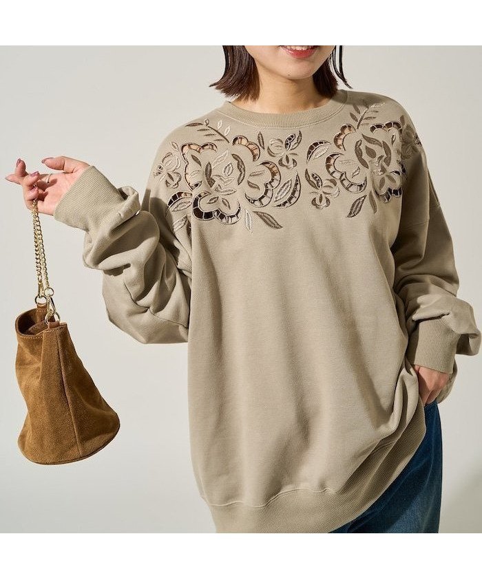 【フリークスストア/FREAK'S STORE】のフラワー カット 刺繍 裏毛 スウェット プルオーバー【限定展開】 25AW インテリア・キッズ・メンズ・レディースファッション・服の通販 founy(ファニー) 　ファッション　Fashion　レディースファッション　Fashion for Women　トップス・カットソー　Cut & Sew Tops　レディースパーカー・カジュアルフーディー　Casual Hoodies & Sweatshirts　カジュアルプルオーバー・ニットトップス　Pullovers & Knit Tops / Casual Pullovers　スウェット・クルーネックトップス　Sweatshirts & Crewnecks / Relaxed Fit Sweat Tops　2025年　2025　2025-2026秋冬・A/W　Autumn/Winter 2025–26 AW25–26　冬　Winter / This Winter　スウェット / スエット　Sweatshirt, Sweatwear　フラワー　Flower, Floral　フロント　Front, Front Design　ベーシック　Basic, Essential　モチーフ　Motif, Design Theme　ロング　Long, Long-Length　A/W・秋冬　Autumn/Winter　ベージュ|ID: prp329100004738540 ipo3291000000034227253