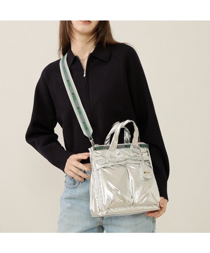 【レスポートサック/LeSportsac】の【公式】レスポートサック トートバッグ 2104FA84 LeSportsac インテリア・キッズ・メンズ・レディースファッション・服の通販 founy(ファニー) https://founy.com/ ファッション Fashion レディースファッション Fashion for Women バッグ Bags スポーツウェア Functional & Stylish Sportswear スポーツバッグ・ジム用ポーチ・バックパック Gym Bag / Sports Backpack / Pouch for Training コレクション Collection, Seasonal Line コンパクト Compact, Small Size 軽量 Lightweight, Ultra Light サテン Satin, Glossy Fabric シルバー Silver, Metallic Silver スマホ Smartphone, Mobile Device スマート Smart, Elegant ニューヨーク New York, NYC Style プリント Print, Printed Pattern ポケット Pocket, Pocket Detail 旅行 Travel |ID: prp329100004738599 ipo3291000000034574273