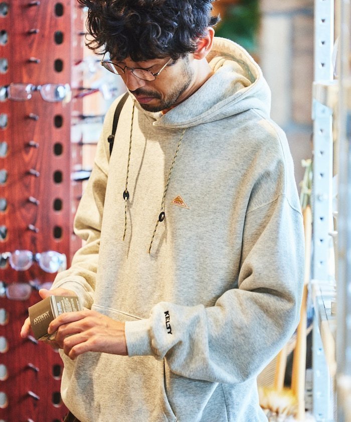 【フリークスストア/FREAK'S STORE】のKELTY×FREAK S STORE/ケルティ 別注 ワンポイント ヴィンテージロゴ プルオーバーパーカー/フーディー 【限定展開】 25AW インテリア・キッズ・メンズ・レディースファッション・服の通販 founy(ファニー) 　ファッション　Fashion　メンズファッション　Fashion for Men　トップス・カットソー　Cut & Sew Tops　パーカー・フーディー / カジュアルコーデ　Hoodies & Parkas　2025年　2025　2025-2026秋冬・A/W　Autumn/Winter 2025–26 AW25–26　冬　Winter / This Winter　おすすめ　Recommended / Our Picks　インナー　Innerwear　トレンド　Trend, Trending Now　バランス　Balance, Style Balance　パーカー　Hoodie, Parka　ビッグ　Big, Oversized　ボトム　Bottoms, Lower Wear　ワンポイント　One Point, Statement Accent　別注　Limited Edition, Custom Order　定番　Standard, Basic Item　A/W・秋冬　Autumn/Winter　アッシュグレー|ID: prp329100004738677 ipo3291000000034732672