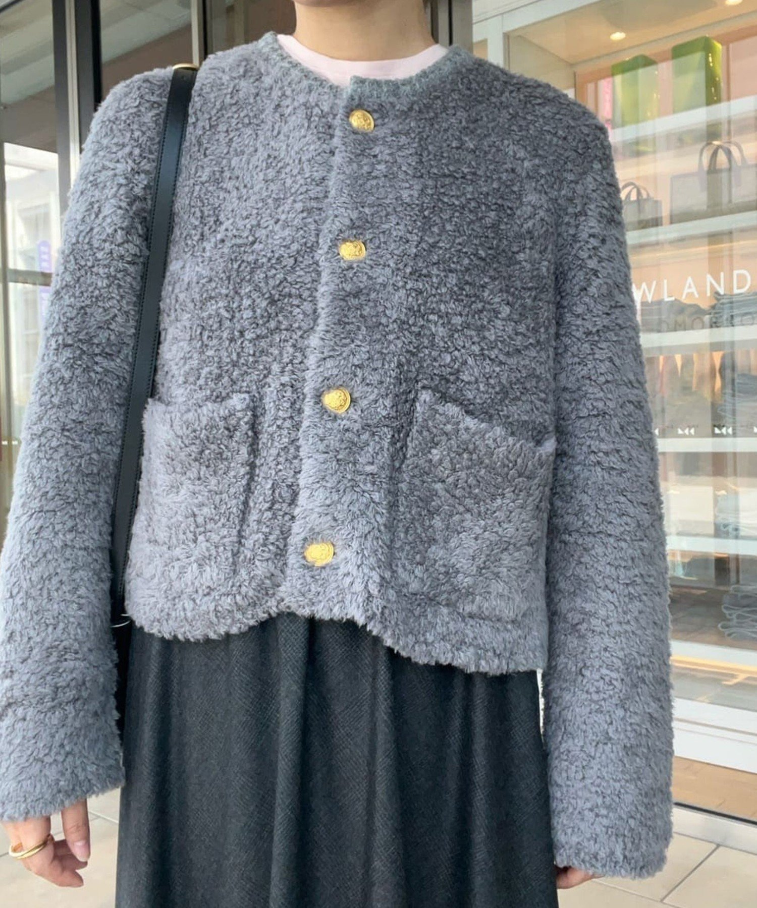 【トゥモローランド/TOMORROWLAND】のムートン クルーネックカーディガン 人気、トレンドファッション・服の通販 founy(ファニー) 　ファッション　Fashion　レディースファッション　Fashion for Women　トップス・カットソー　Cut & Sew Tops　カーディガン・羽織り　Layered Style Cardigans　カーディガン　Cardigan, Knitwear　コンパクト　Compact, Small Size　今季　This Season, Current Season　バランス　Balance, Style Balance　フォルム　Silhouette, Form　フロント　Front, Front Design　ポケット　Pocket, Pocket Detail　ムートン　Shearling, Mouton　モダン　Modern, Contemporary　ロング　Long, Long-Length　A/W・秋冬　Autumn/Winter　おすすめ　Recommended / Our Picks　2024年　2024　2024-2025秋冬・A/W　Autumn/Winter 2024–25 AW24–25　 other-1|ID: prp329100004738796 ipo3291000000034319991