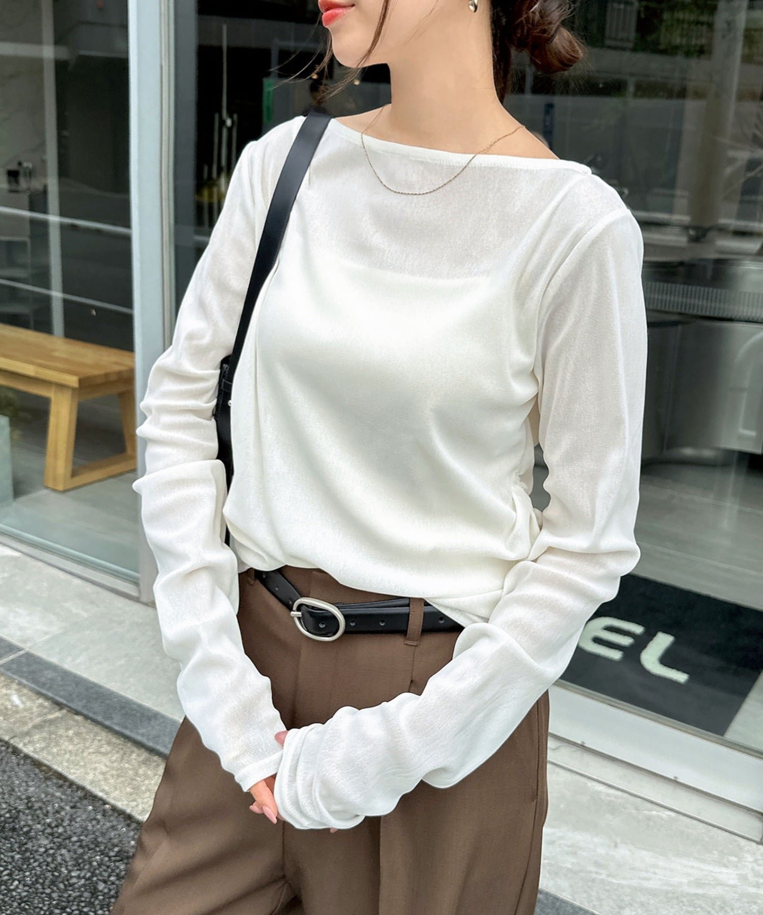 【アンドミー/andme】のベロア チュール サイド ギャザー 袖 トップス インテリア・キッズ・メンズ・レディースファッション・服の通販 founy(ファニー) 　ファッション　Fashion　レディースファッション　Fashion for Women　トップス・カットソー　Cut & Sew Tops　ベロアトップス　Velour Tops / Velvet-Look Items　ギャザー　Gathered, Ruffled　サロペット　Overalls, Salopette　チュール　Tulip, Tulip Motif　トレンド　Trend, Trending Now　長袖　Long Sleeve, Full Sleeve　フィット　Fit, Slim Fit　ベロア　Velour, Soft Velvet　アイボリー|ID: prp329100004739148 ipo3291000000034232900