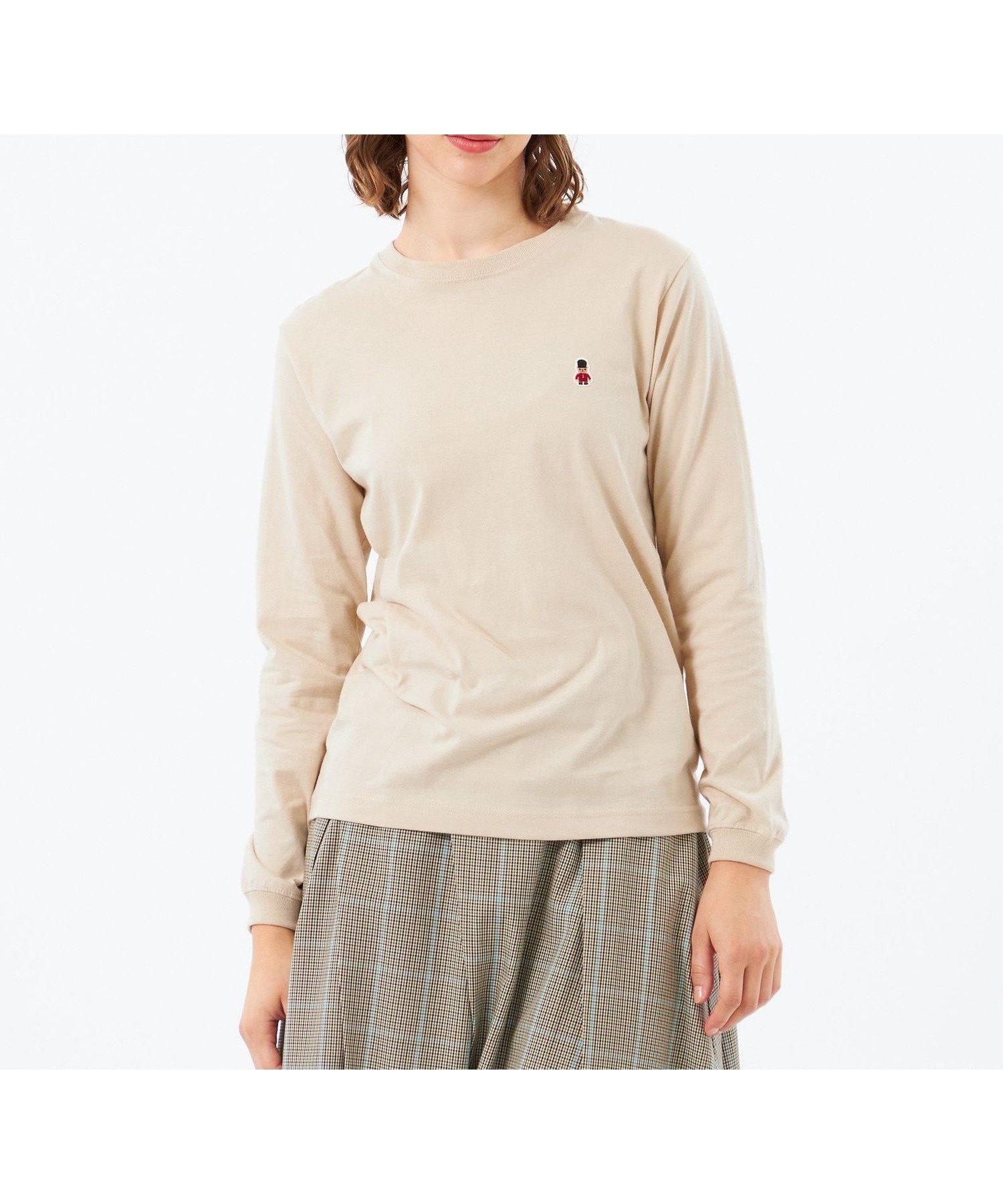 【マッキントッシュ フィロソフィー/MACKINTOSH PHILOSOPHY】の【WEB 一部店舗】バッキンガムベア ワッペンロンT インテリア・キッズ・メンズ・レディースファッション・服の通販 founy(ファニー) 　ファッション　Fashion　レディースファッション　Fashion for Women　トップス・カットソー　Cut & Sew Tops　ロングTシャツ・Tシャツ　Longline T-Shirts & Tees　おすすめ　Recommended / Our Picks　スリーブ　Sleeve, Long Sleeve / Short Sleeve　ダブル　Double, Double-Breasted　ロング　Long, Long-Length　ロンドン　London Style, British Inspired　ワンポイント　One Point, Statement Accent　冬　Winter / This Winter　夏　Summer　春　Spring　秋　Autumn　ベージュ|ID: prp329100004739222 ipo3291000000034302594