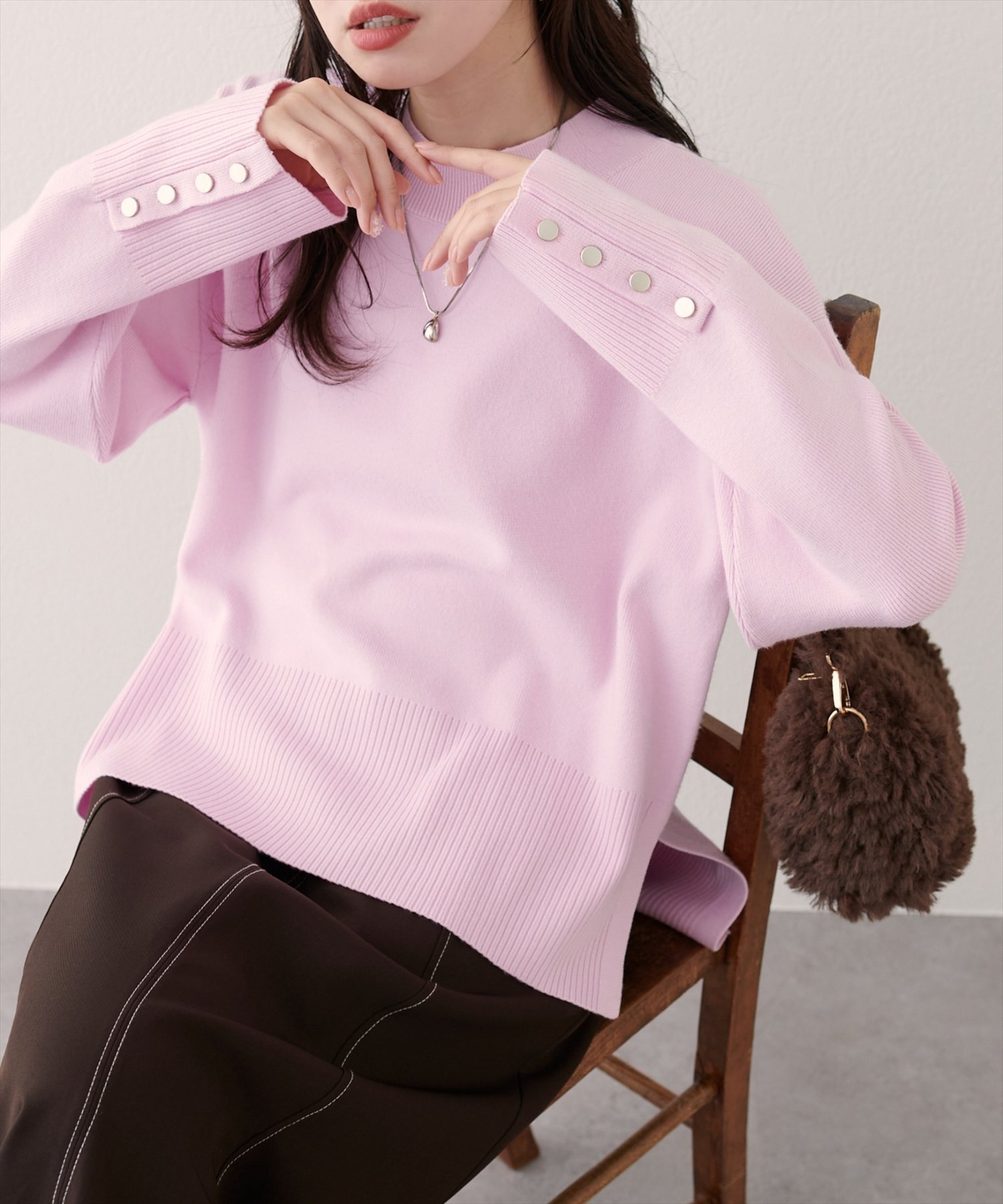 【ナチュラルクチュール/natural couture】のスタンドネック袖口釦ゆるニット インテリア・キッズ・メンズ・レディースファッション・服の通販 founy(ファニー)  ファッション Fashion レディースファッション Fashion for Women トップス・カットソー Cut & Sew Tops ニット Knit Tops & Sweaters アクセサリー Fashion Accessories イヤリング Earrings シンプル Simple, Minimal ジャケット Jacket, Outerwear スタンド Stand Collar, Upright Stand スニーカー Sneakers, Trainers デニム Denim, Jeans Material トレンド Trend, Trending Now ネックレス Necklace, Pendant Necklace パール Pearl, Pearl Accent フェミニン Feminine, Girly フレア Flare, Flared プリーツ Pleats, Pleated ベスト Vest, Waistcoat リラックス Relax, Relaxed Fit 再入荷 Restock / Back in Stock おすすめ Recommended / Our Picks エレガント 上品 Elegant 2025年 2025 2025-2026秋冬・A/W Autumn/Winter 2025–26 AW25–26 ピンク|ID: prp329100004739296 ipo3291000000034315561