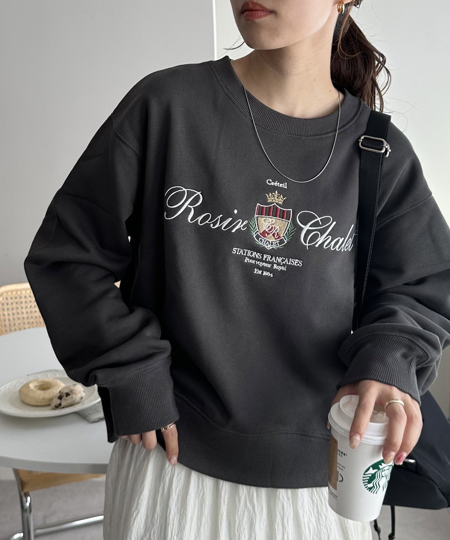 【ディスコート/Discoat】の【WEB限定】ロゴモチーフスウェット インテリア・キッズ・メンズ・レディースファッション・服の通販 founy(ファニー)  ファッション Fashion レディースファッション Fashion for Women トップス・カットソー Cut & Sew Tops レディースパーカー・カジュアルフーディー Casual Hoodies & Sweatshirts スウェット・クルーネックトップス Sweatshirts & Crewnecks / Relaxed Fit Sweat Tops チャコールグレー|ID: prp329100004739519 ipo3291000000034339261