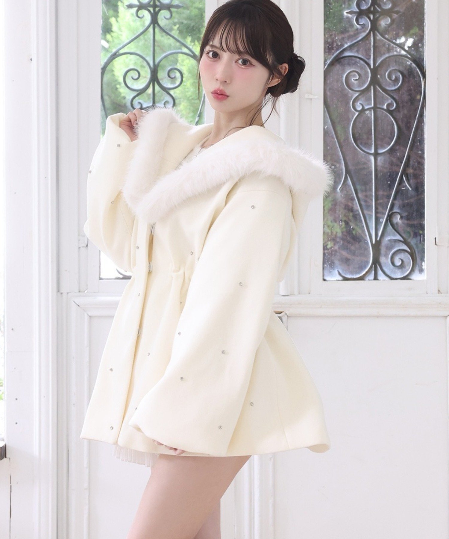 【ナイスクラップ/NICE CLAUP】のフードフェイクファービジューミドルコート インテリア・キッズ・メンズ・レディースファッション・服の通販 founy(ファニー) ファッション Fashion レディースファッション Fashion for Women アウター Coat / Outerwear Collection コート・ロングコート・ピーコート Long Coats, Peacoats & More 2025年 2025 2025-2026秋冬・A/W Autumn/Winter 2025–26 AW25–26 冬 Winter / This Winter おすすめ Recommended / Our Picks スラックス Slacks, Dress Pants デニム Denim, Jeans Material フェミニン Feminine, Girly ミドル Middle Length, Mid Height ロング Long, Long-Length エレガント 上品 Elegant オフホワイト|ID: prp329100004739548 ipo3291000000034450911