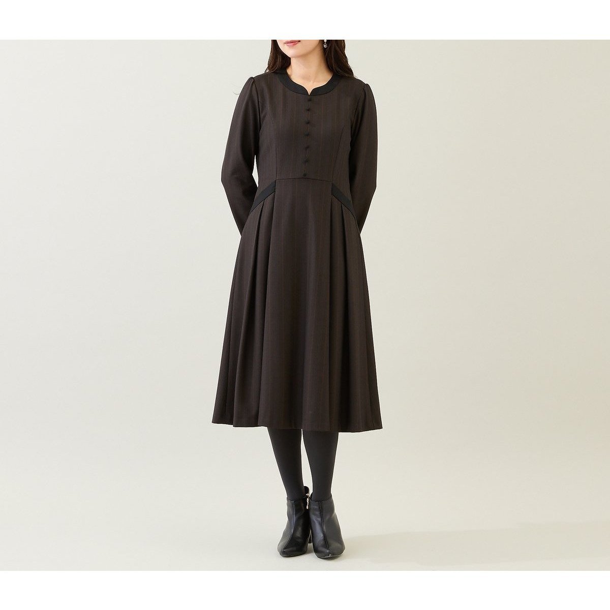 【ローズティアラ/Rose Tiara】の【吸湿発熱/毛玉になりにくい】配色切替クラシカルワンピース インテリア・キッズ・メンズ・レディースファッション・服の通販 founy(ファニー) ファッション Fashion レディースファッション Fashion for Women ワンピース Dresses クラシカル Classical, Vintage-Inspired フレア Flare, Flared ポケット Pocket, Pocket Detail リボン Ribbon, Bow エレガント 上品 Elegant 切替 Switching, Contrast Panel ブラウン|ID: prp329100004739740 ipo3291000000034589147