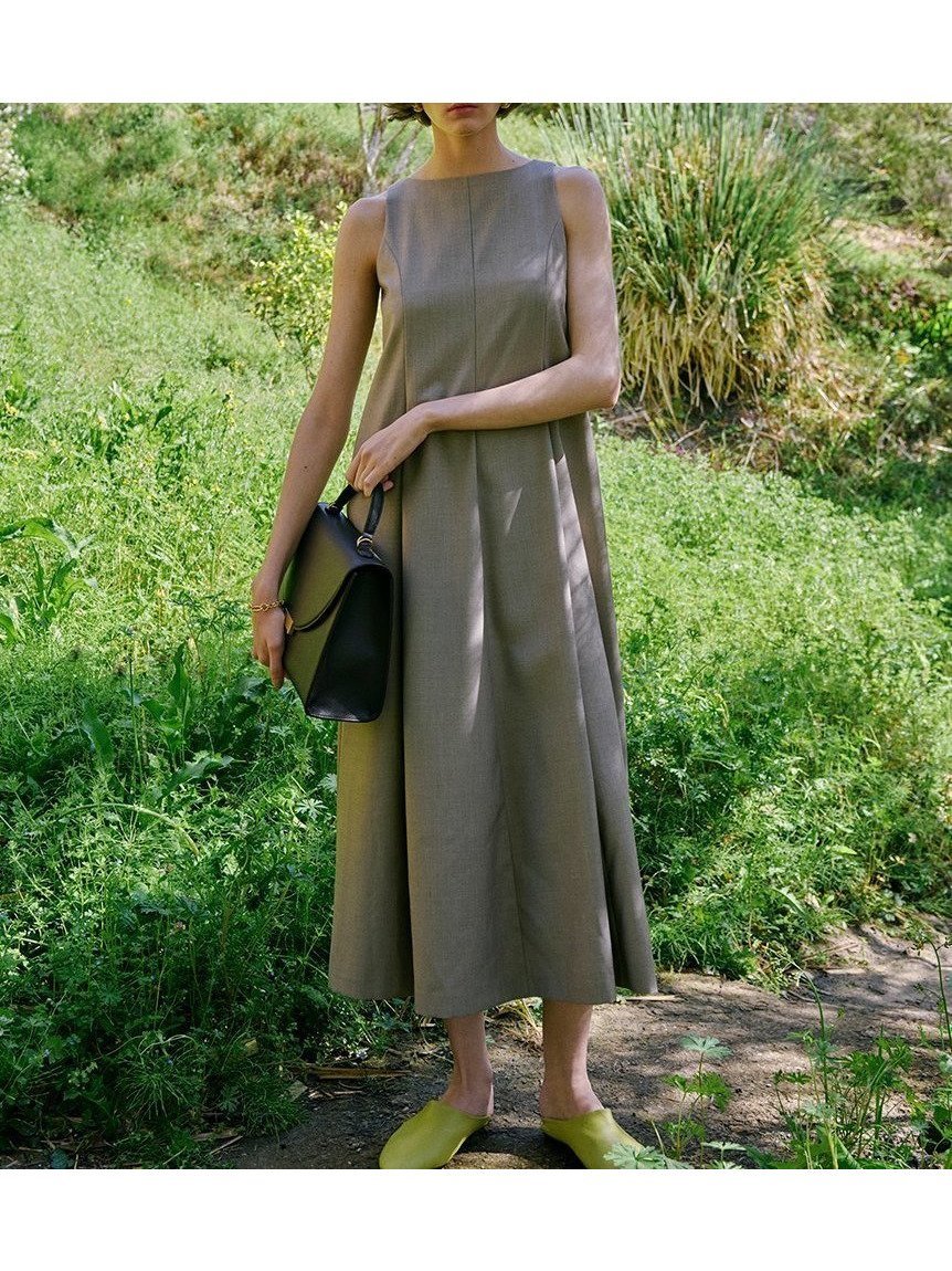 【ミラオーウェン/Mila Owen】のドライタッチサテンソリッドワンピース インテリア・キッズ・メンズ・レディースファッション・服の通販 founy(ファニー) 　雑誌掲載アイテム　Magazine Picks & Fashion Features　ファッション雑誌　Fashion Magazines　ビジンヒャッカ　美人百花　ファッション　Fashion　レディースファッション　Fashion for Women　ワンピース　Dresses　アメリカン　American Style　ウォッシャブル　Machine Washable　エレガント 上品　Elegant　サテン　Satin, Glossy Fabric　シンプル　Simple, Minimal　スマート　Smart, Elegant　スリーブ　Sleeve, Long Sleeve / Short Sleeve　スーツ　Suit, Formalwear　雑誌　Magazine, Fashion Magazine　トレンド　Trend, Trending Now　8月号　August Issue, Aug. Edition　フォルム　Silhouette, Form　ラップ　Wrap, Wrap Design　GBEG[034]|ID: prp329100004739743 ipo3291000000034238779