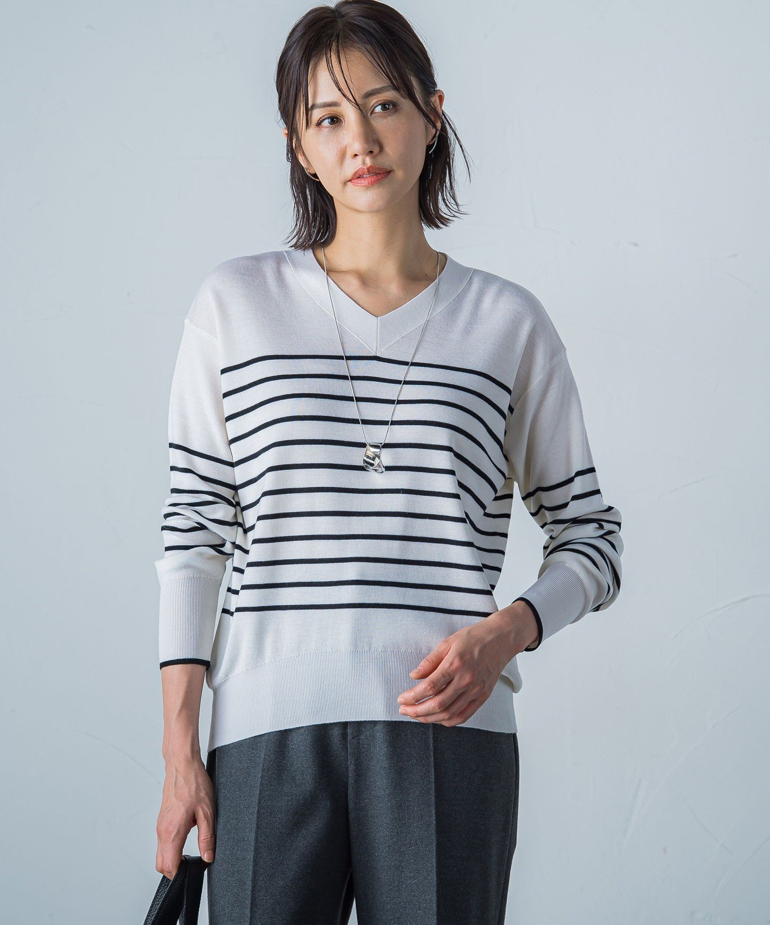 【ロートレ アモン/LAUTRE AMONT】のBrisbaneVネックニットプルオーバー≪手洗い可能≫ インテリア・キッズ・メンズ・レディースファッション・服の通販 founy(ファニー) 　ファッション　Fashion　レディースファッション　Fashion for Women　トップス・カットソー　Cut & Sew Tops　ニット　Knit Tops & Sweaters　カジュアルプルオーバー・ニットトップス　Pullovers & Knit Tops / Casual Pullovers　Vネックトップス　V-Neck Tops / V-Cut Neckline Shirts　秋　Autumn　パープル　Purple, Violet　A/W・秋冬　Autumn/Winter　2024年　2024　エレガント 上品　Elegant　ビジネス 仕事 通勤　Business / Work / Commuting　2024-2025秋冬・A/W　Autumn/Winter 2024–25 AW24–25　ホワイト系その他|ID: prp329100004739873 ipo3291000000035143869