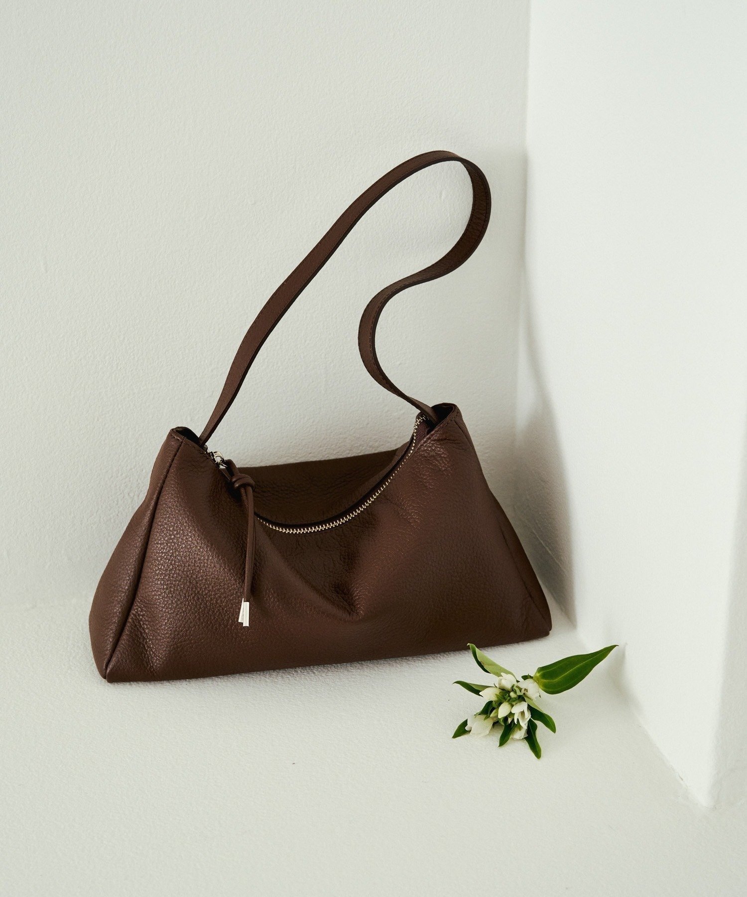 【ラシット/russet】のレザー2WAYショルダーバッグ インテリア・キッズ・メンズ・レディースファッション・服の通販 founy(ファニー) 　ファッション　Fashion　レディースファッション　Fashion for Women　バッグ　Bags　ショルダー　Shoulder, Shoulder Strap　ショート　Short, Short Length　シンプル　Simple, Minimal　トレンド　Trend, Trending Now　人気　Popular, Best Seller　バランス　Balance, Style Balance　フォルム　Silhouette, Form　ポケット　Pocket, Pocket Detail　メタル　Metal, Metal Parts　ロング　Long, Long-Length　日本製　Made In Japan　旅行　Travel　エレガント 上品　Elegant　ダークブラウン|ID: prp329100004739916 ipo3291000000034634155