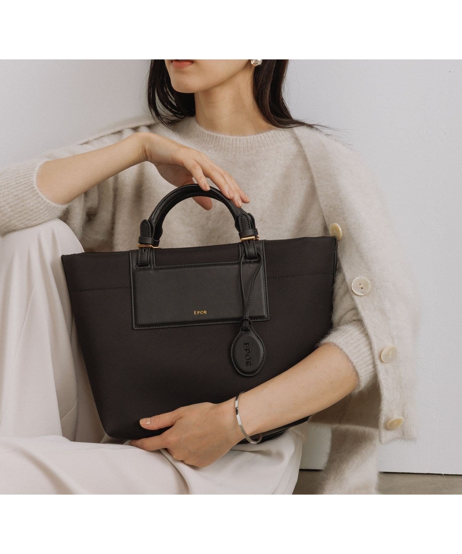 【ロペ/ROPE'】の【E POR】【撥水加工・超軽量】 BOAT BAG Medium【25AW】 インテリア・キッズ・メンズ・レディースファッション・服の通販 founy(ファニー) 　ファッション　Fashion　レディースファッション　Fashion for Women　エレガント 上品　Elegant　軽量　Lightweight, Ultra Light　ショルダー　Shoulder, Shoulder Strap　スマート　Smart, Elegant　人気　Popular, Best Seller　ボンディング　Bonding, Bonded Fabric　ポケット　Pocket, Pocket Detail　マグネット　Magnet, Magnetic Closure　旅行　Travel　ビジネス 仕事 通勤　Business / Work / Commuting　2025年　2025　2025-2026秋冬・A/W　Autumn/Winter 2025–26 AW25–26　ブラック(01)|ID: prp329100004739921 ipo3291000000034645343