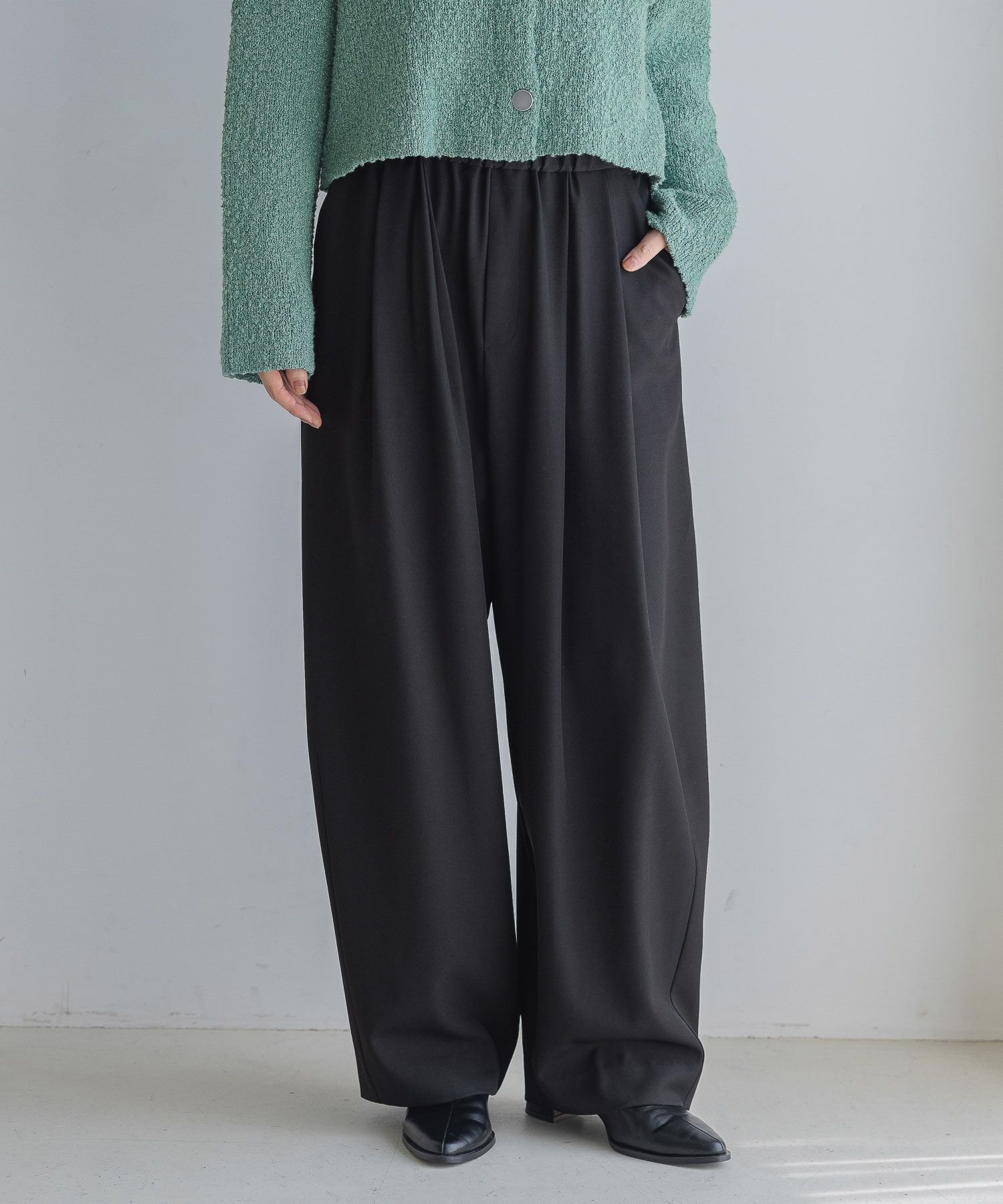 【アパートバイローリーズ/apart by lowrys】のスラックスコクーンボリュームパンツ インテリア・キッズ・メンズ・レディースファッション・服の通販 founy(ファニー) 　ファッション　Fashion　レディースファッション　Fashion for Women　パンツ　Pants & Trousers　おすすめ　Recommended / Our Picks　トレンド　Trend, Trending Now　マニッシュ　Mannish, Boyish　人気　Popular, Best Seller　ビジネス 仕事 通勤　Business / Work / Commuting　冬　Winter / This Winter　秋　Autumn　A/W・秋冬　Autumn/Winter　ブラック09|ID: prp329100004740423 ipo3291000000034246126
