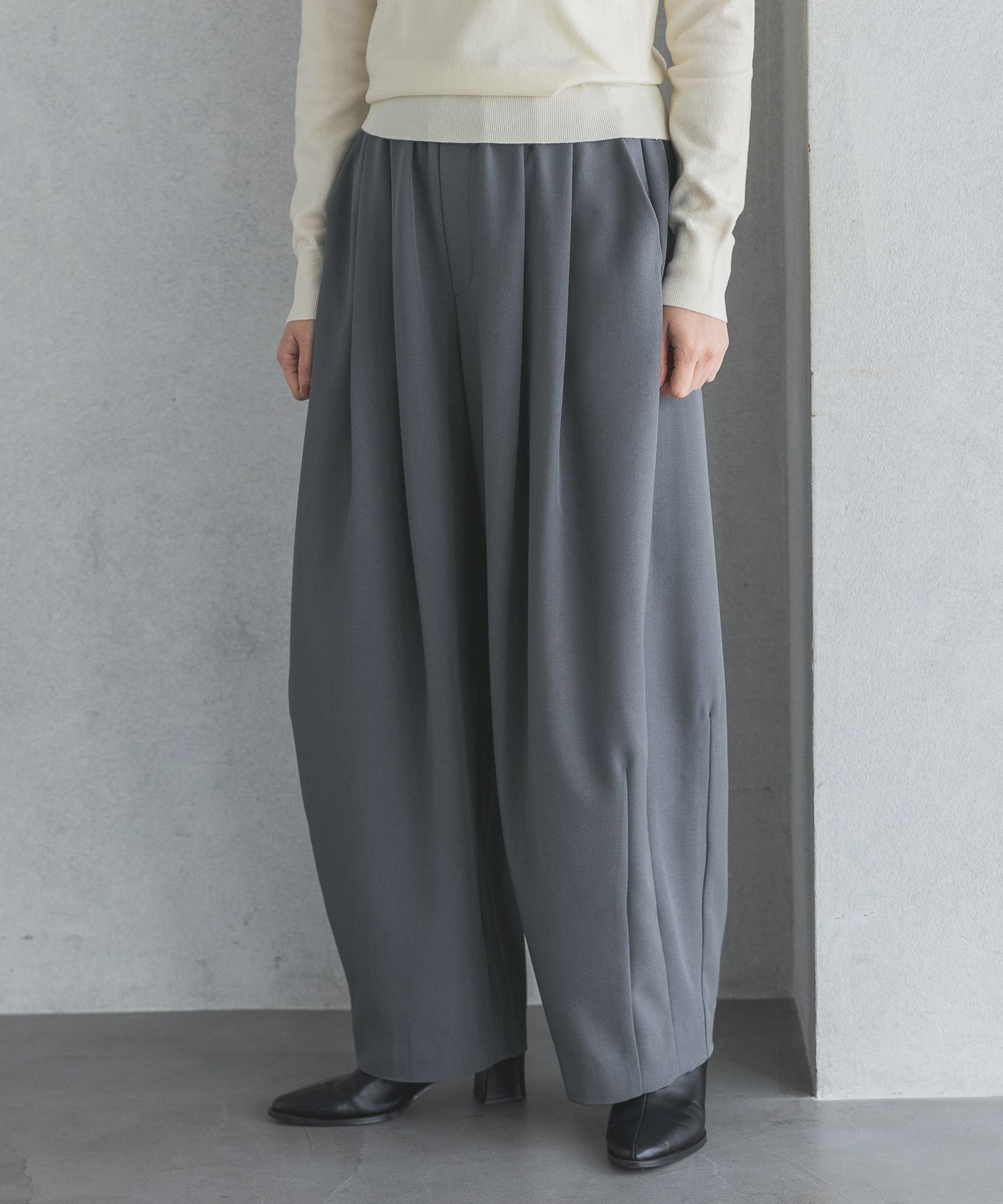 【アパートバイローリーズ/apart by lowrys】のスラックスコクーンボリュームパンツ インテリア・キッズ・メンズ・レディースファッション・服の通販 founy(ファニー) 　ファッション　Fashion　レディースファッション　Fashion for Women　パンツ　Pants & Trousers　おすすめ　Recommended / Our Picks　トレンド　Trend, Trending Now　マニッシュ　Mannish, Boyish　人気　Popular, Best Seller　ビジネス 仕事 通勤　Business / Work / Commuting　冬　Winter / This Winter　秋　Autumn　A/W・秋冬　Autumn/Winter　グレー15|ID: prp329100004740423 ipo3291000000034246128