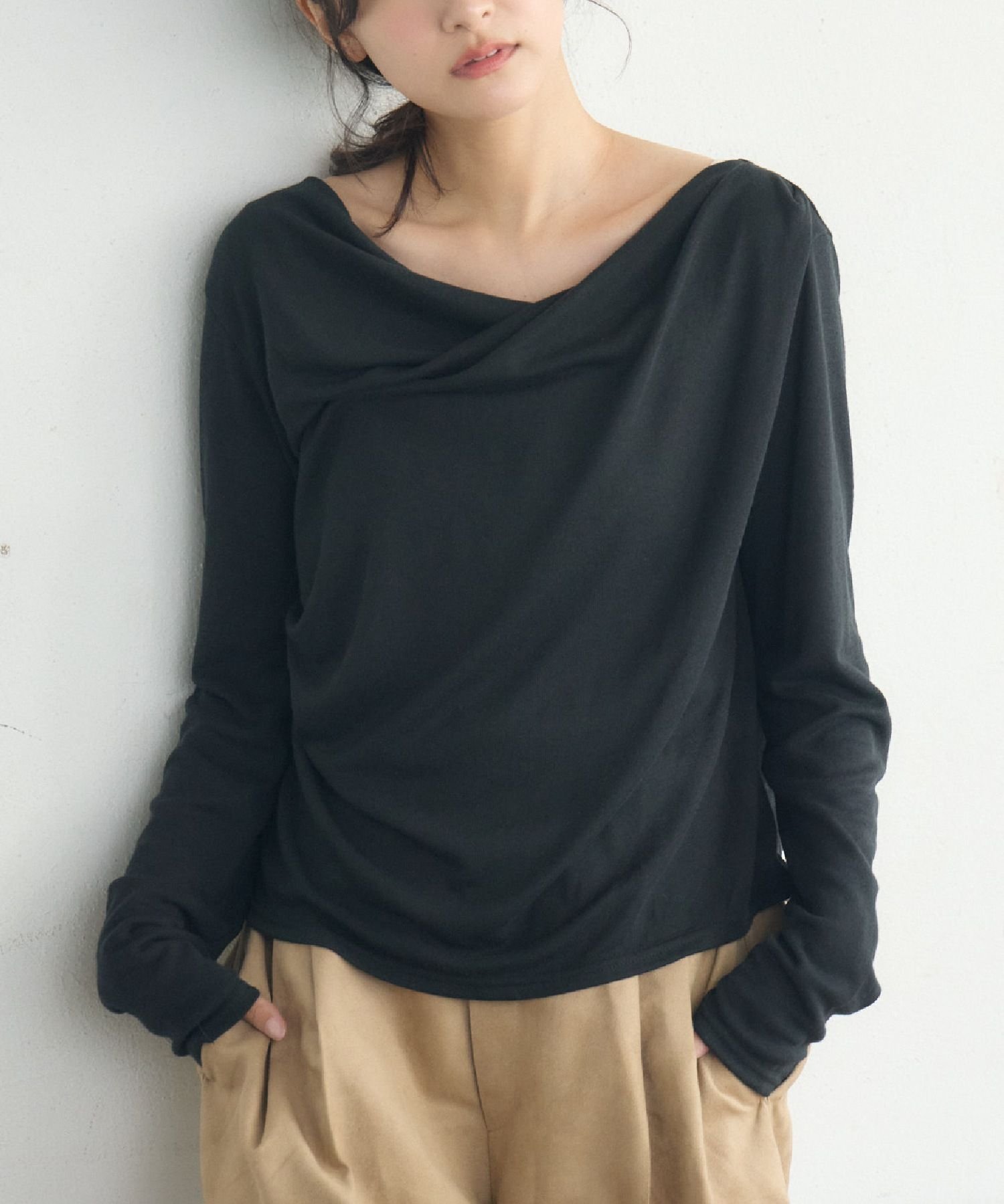 【レトロガール/RETRO GIRL】のドレープカットソー インテリア・キッズ・メンズ・レディースファッション・服の通販 founy(ファニー) 　ファッション　Fashion　レディースファッション　Fashion for Women　トップス・カットソー　Cut & Sew Tops　カットソー・ベーシックTシャツ　Cut-and-Sewn Tops / Stretch Tees & Basics　おすすめ　Recommended / Our Picks　ウェーブ　Wavy Pattern　カットソー　Cut and Sewn Top　シンプル　Simple, Minimal　デニム　Denim, Jeans Material　トレンド　Trend, Trending Now　ドレープ　Drape, Draping Fabric　フレア　Flare, Flared　ベーシック　Basic, Essential　夏　Summer　秋　Autumn　長袖　Long Sleeve, Full Sleeve　ブラック|ID: prp329100004740502 ipo3291000000034247278