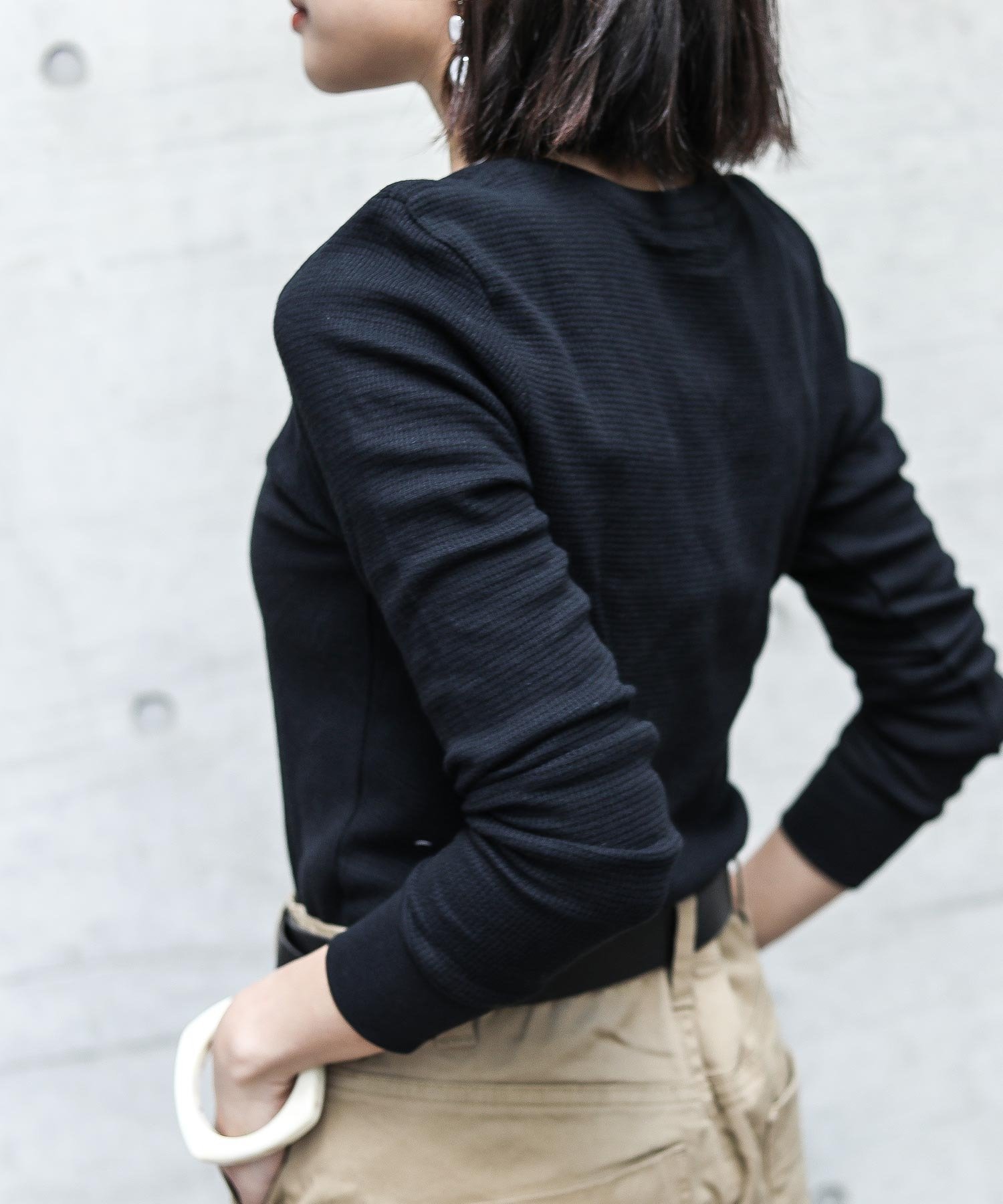 【ビーフラット/bflat】のワッフルサーマルVネックコットンTシャツ ロンT 20ss インテリア・キッズ・メンズ・レディースファッション・服の通販 founy(ファニー) 　ファッション　Fashion　レディースファッション　Fashion for Women　トップス・カットソー　Cut & Sew Tops　シャツ・ブラウス・オフィスカジュアル　Elegant Blouses & Button-Ups　ロングTシャツ・Tシャツ　Longline T-Shirts & Tees　Vネックトップス　V-Neck Tops / V-Cut Neckline Shirts　インナー　Innerwear　カットソー　Cut and Sewn Top　カーディガン　Cardigan, Knitwear　クール　Cool, Chic　シンプル　Simple, Minimal　ジャケット　Jacket, Outerwear　デニム　Denim, Jeans Material　パーカー　Hoodie, Parka　ワッフル　Waffle, Waffle Knit　ブラック|ID: prp329100004740516 ipo3291000000034287720