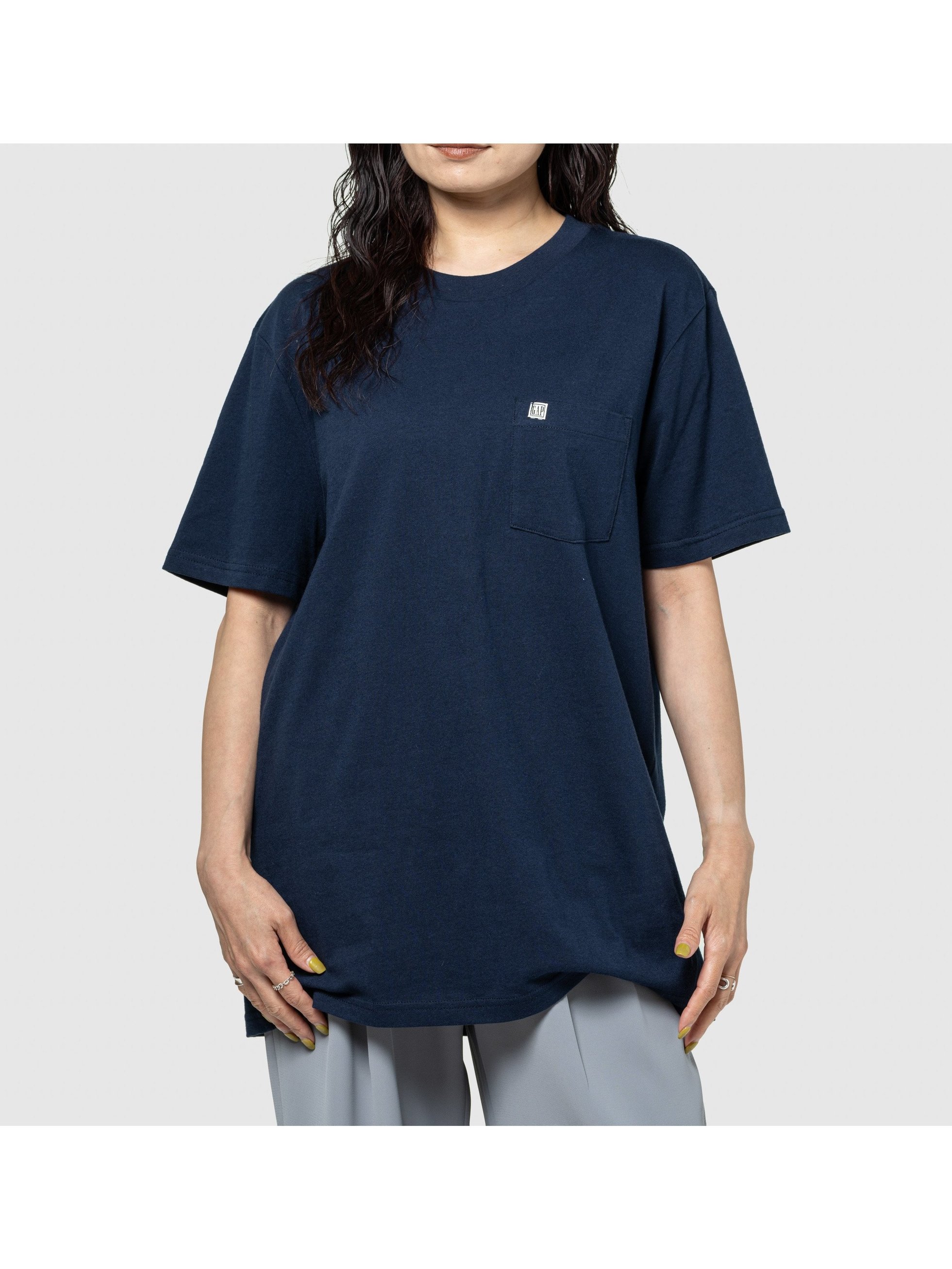 【ギャップ/GAP】のGAPミニロゴ ポケット Tシャツ(ユニセックス) インテリア・キッズ・メンズ・レディースファッション・服の通販 founy(ファニー) 　ファッション　Fashion　レディースファッション　Fashion for Women　トップス・カットソー　Cut & Sew Tops　シャツ・ブラウス・オフィスカジュアル　Elegant Blouses & Button-Ups　ロングTシャツ・Tシャツ　Longline T-Shirts & Tees　パッチ　Patch, Appliqué　ポケット　Pocket, Pocket Detail　半袖　Short Sleeve, Half Sleeve　TAPESTRY_NAVY|ID: prp329100004740547 ipo3291000000034944063