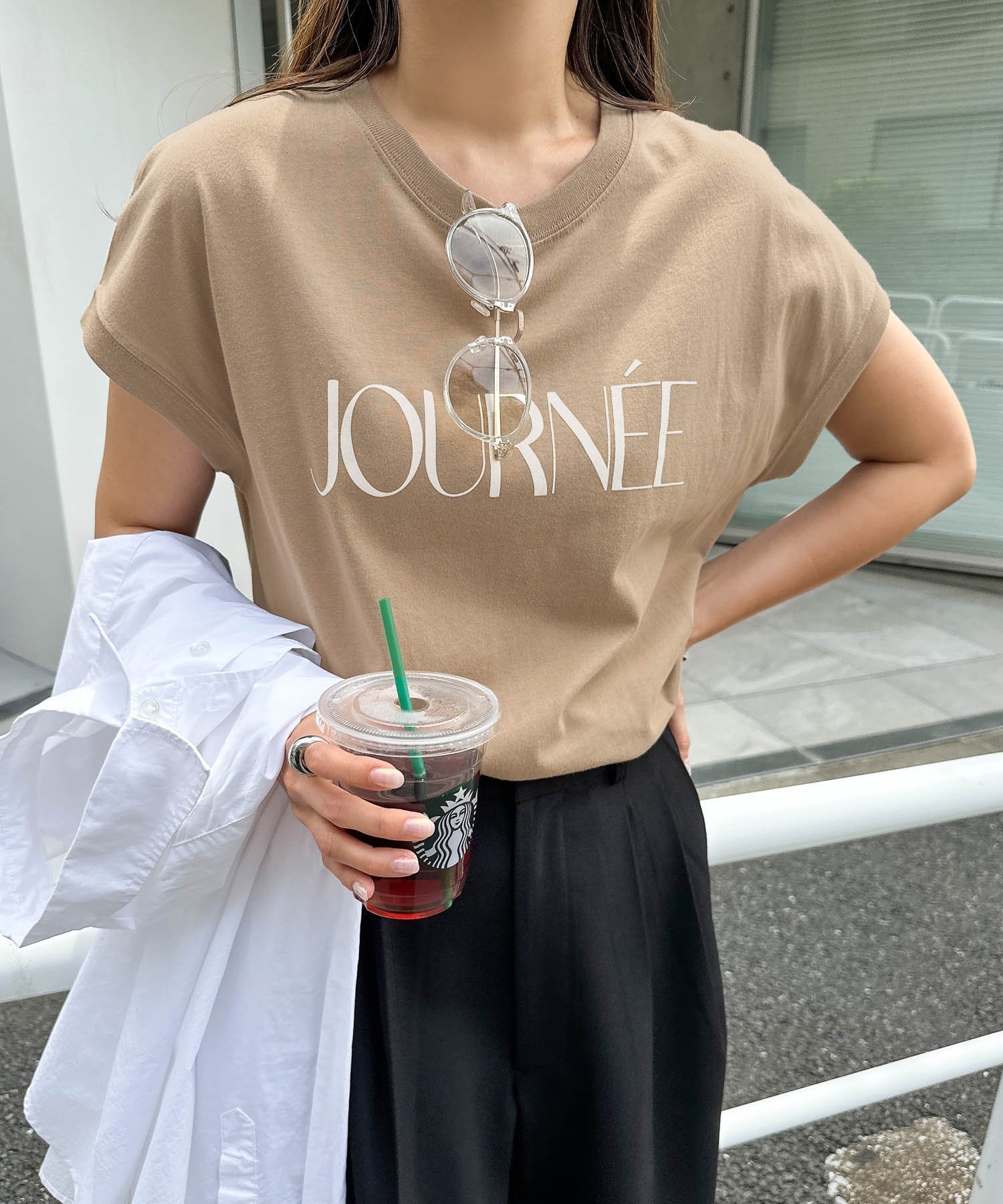 【アンドミー/andme】のロゴプリント フレンチスリーブ Tシャツ インテリア・キッズ・メンズ・レディースファッション・服の通販 founy(ファニー) 　ファッション　Fashion　レディースファッション　Fashion for Women　トップス・カットソー　Cut & Sew Tops　シャツ・ブラウス・オフィスカジュアル　Elegant Blouses & Button-Ups　ロングTシャツ・Tシャツ　Longline T-Shirts & Tees　カットソー　Cut and Sewn Top　スリット　Slit, Slit Detail　スリーブ　Sleeve, Long Sleeve / Short Sleeve　人気　Popular, Best Seller　フェルト　Felt, Felt Fabric　フレンチ　French, French Style　プリント　Print, Printed Pattern　ロング　Long, Long-Length　おすすめ　Recommended / Our Picks　ベージュ|ID: prp329100004740552 ipo3291000000034247895